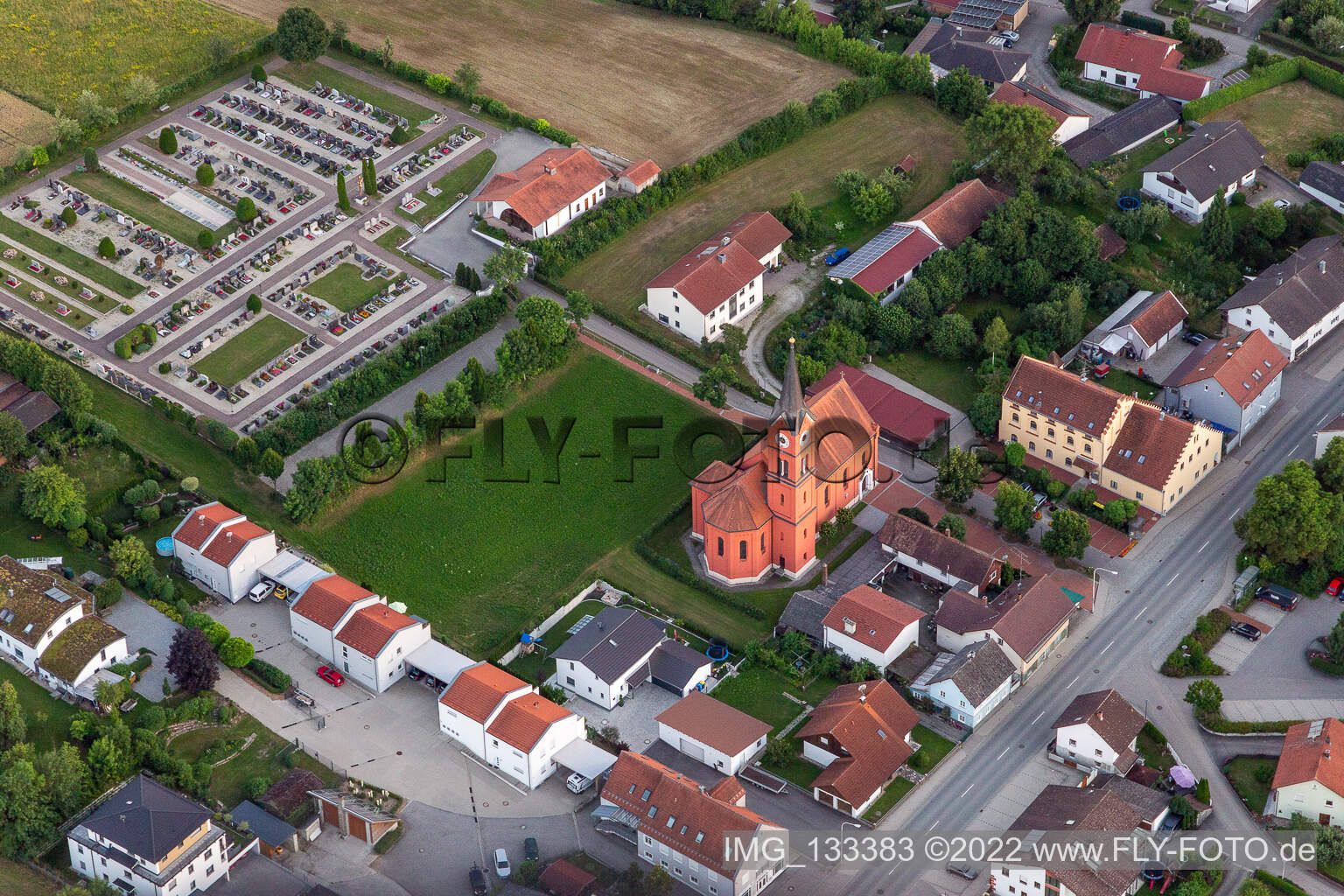 Luftbild von St. Georg in Mengkofen im Bundesland Bayern, Deutschland
