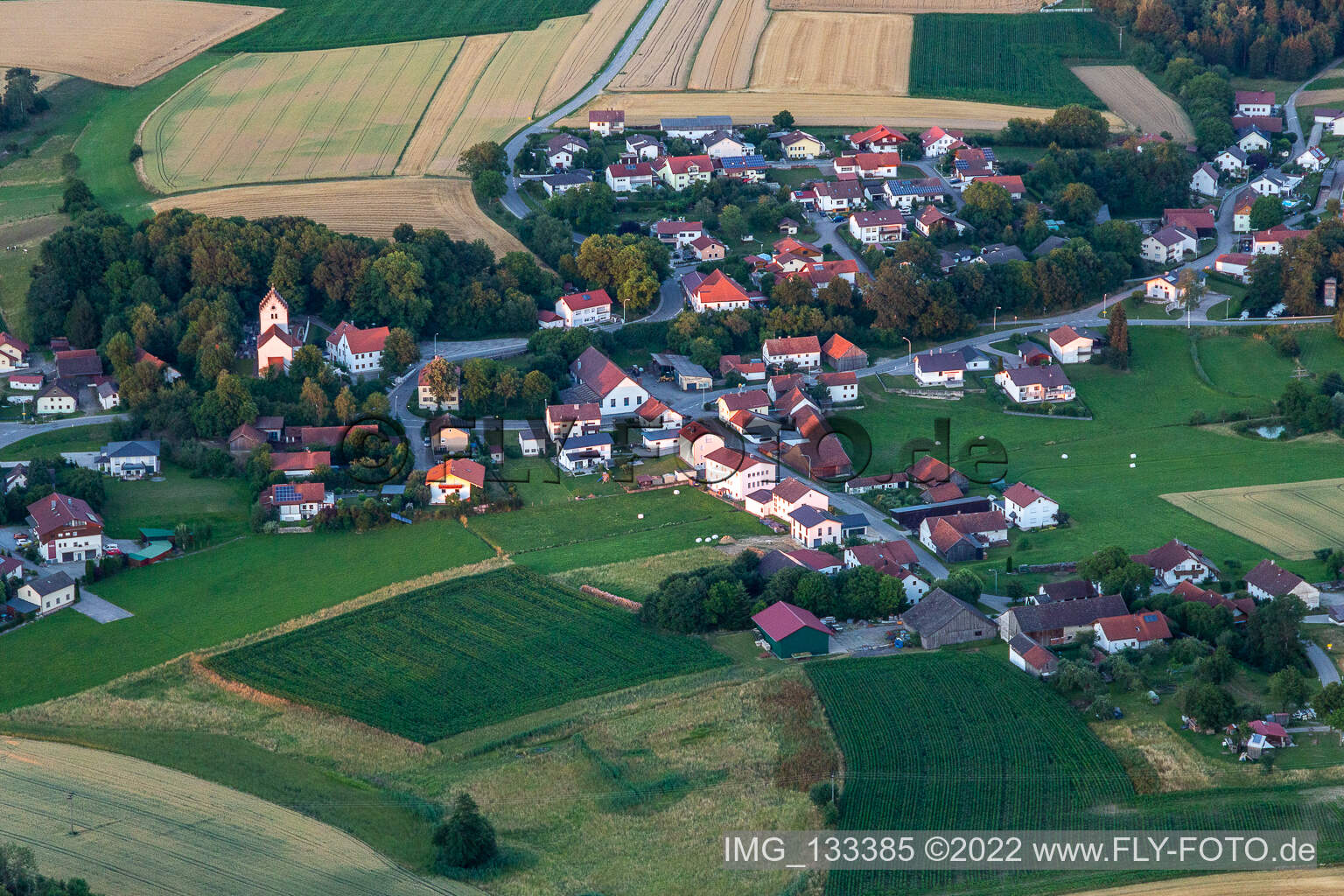 Luftbild von Tunding in Mengkofen im Bundesland Bayern, Deutschland