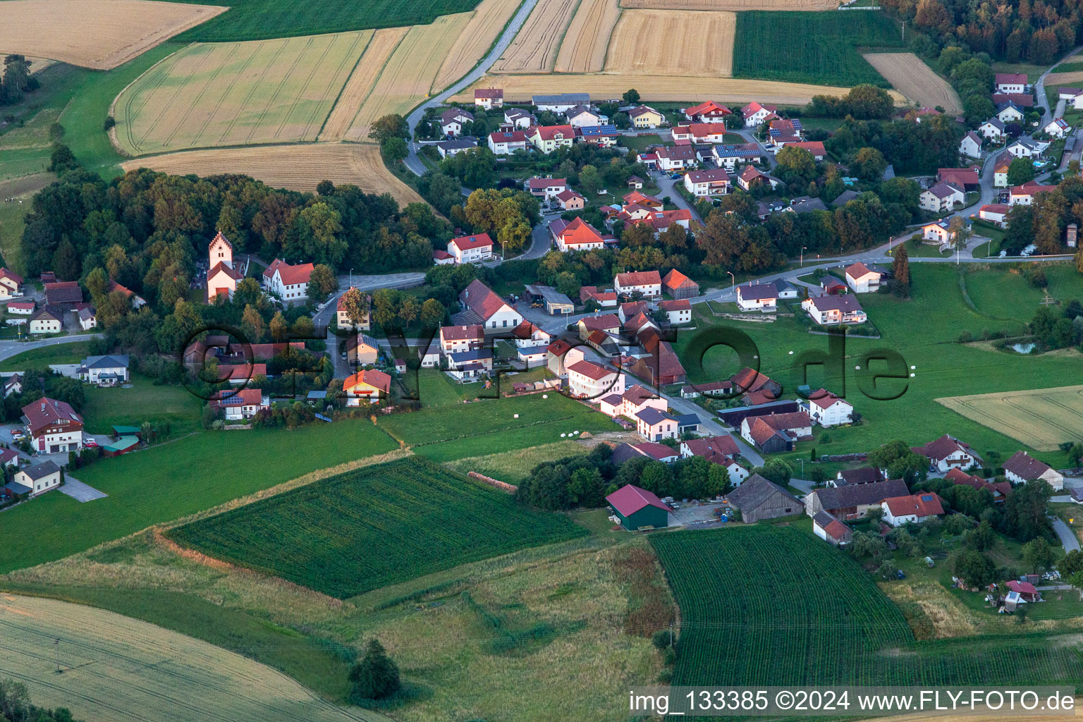 Luftbild von Tunding in Mengkofen im Bundesland Bayern, Deutschland