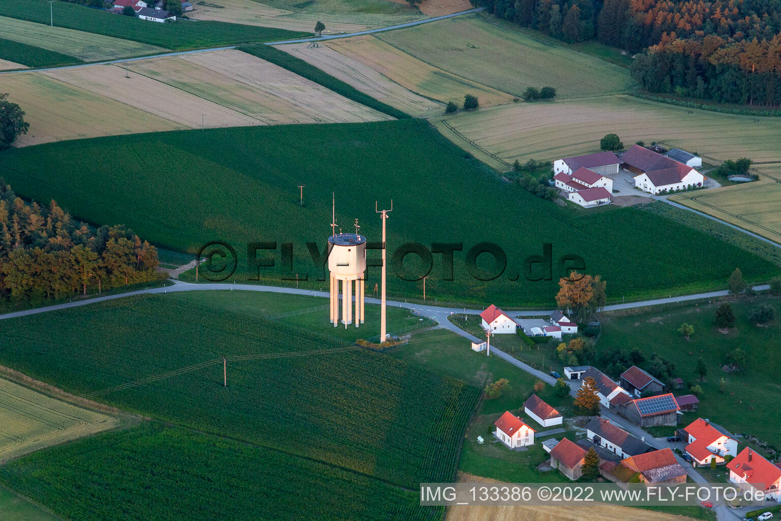 Wasserturm bei Tunding in Mengkofen im Bundesland Bayern, Deutschland
