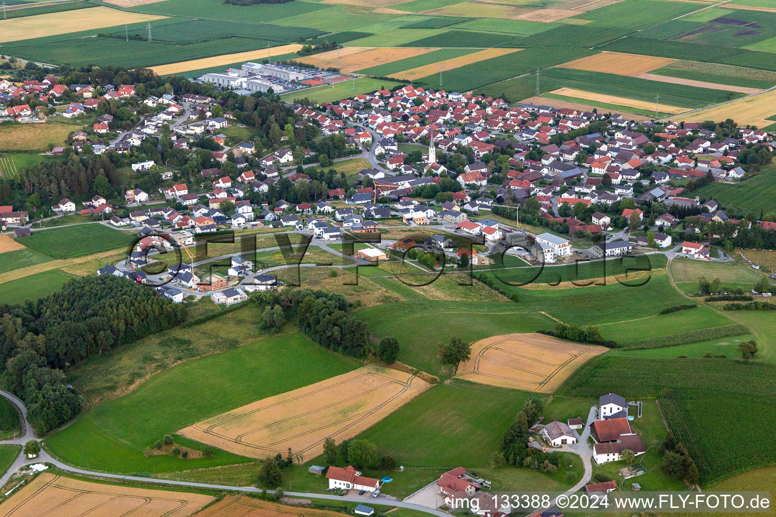 Luftbild von Moosthenning im Bundesland Bayern, Deutschland