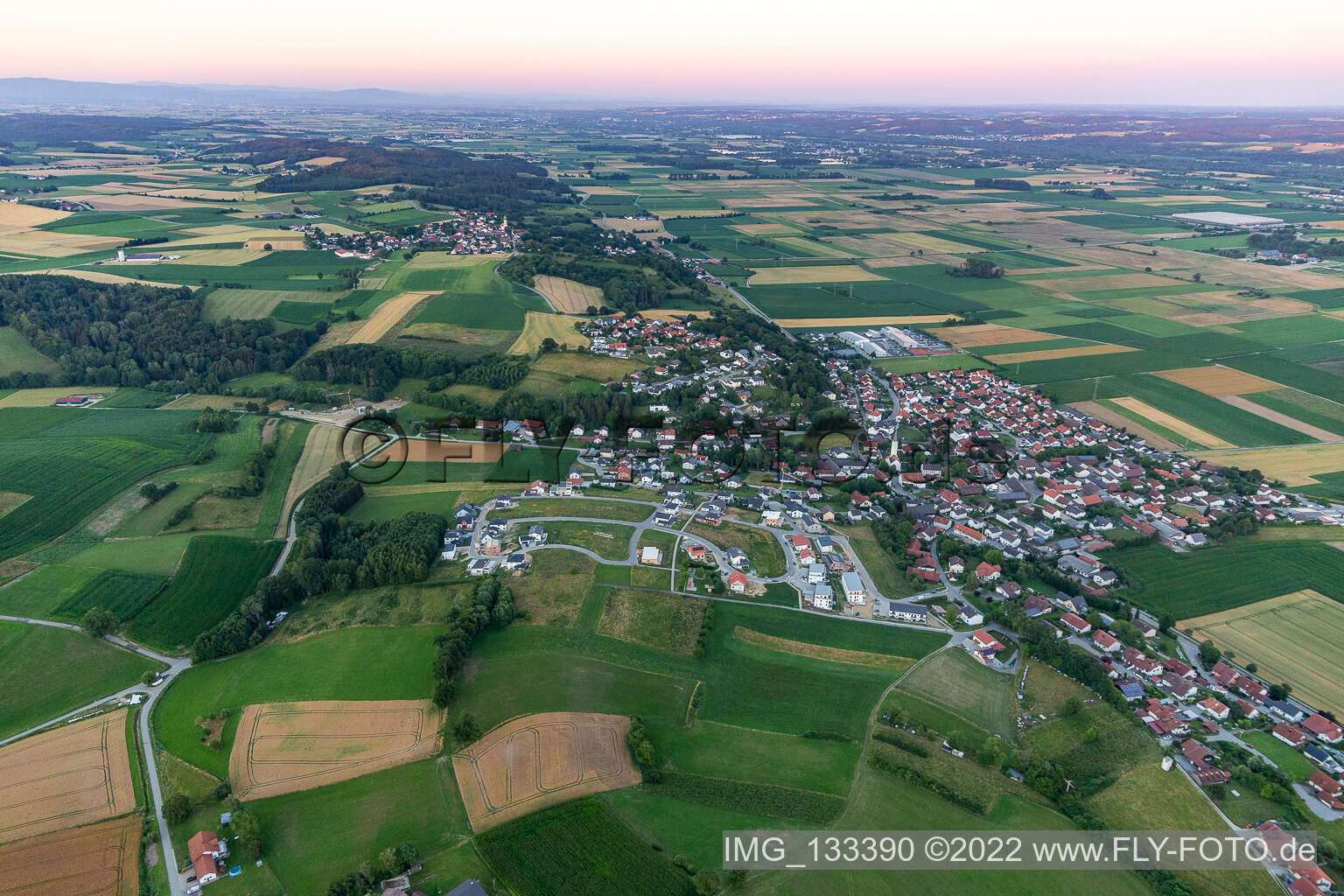 Schrägluftbild von Moosthenning im Bundesland Bayern, Deutschland