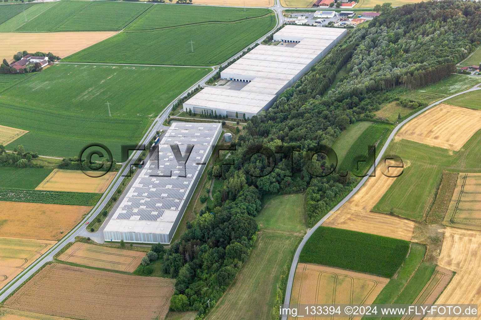 Luftbild von Logistikcenter an der Dingolfinger Straße im Ortsteil Unterhollerau in Moosthenning im Bundesland Bayern, Deutschland