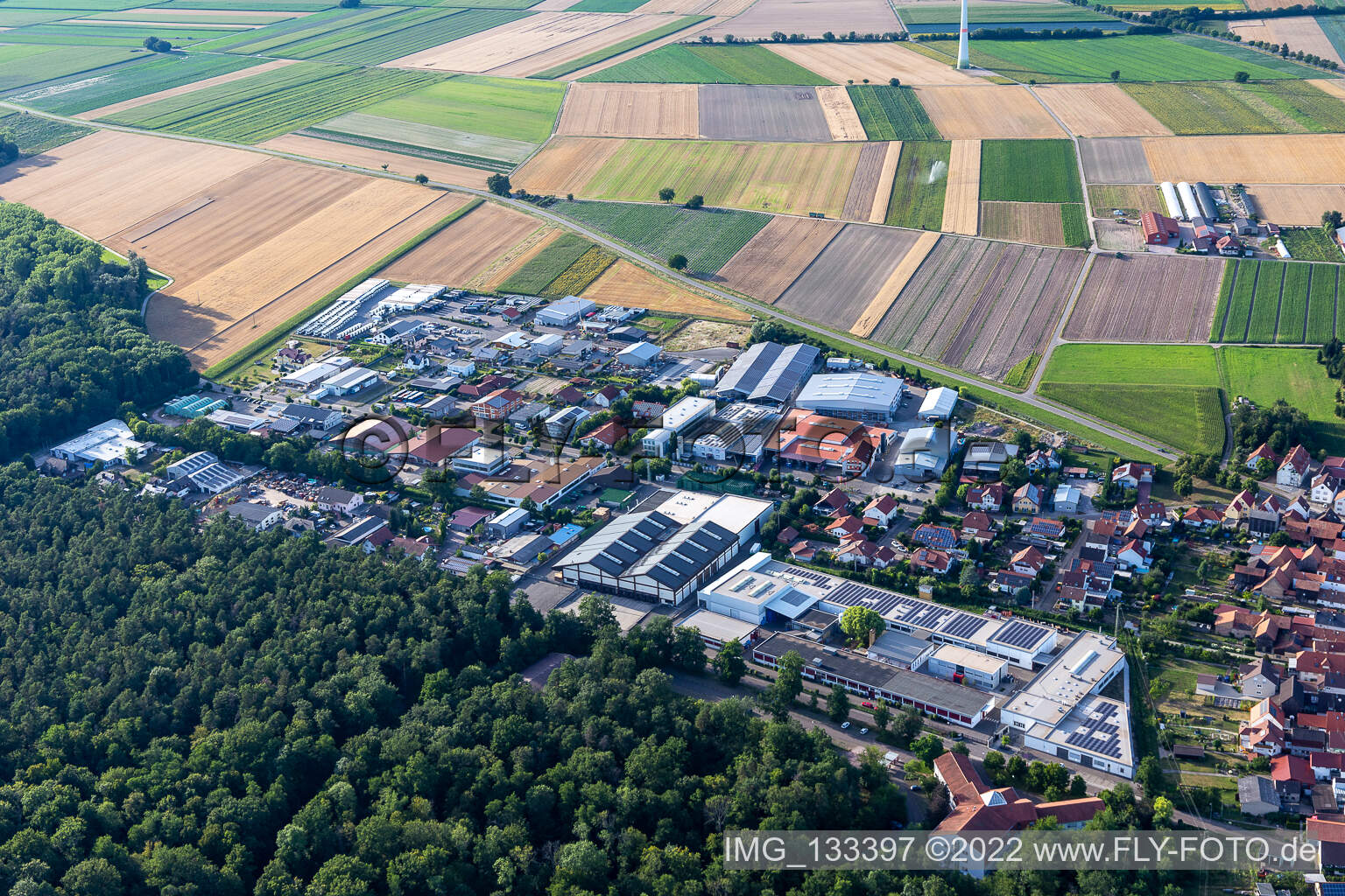 Gewerbegebiet Im Gereut in Hatzenbühl im Bundesland Rheinland-Pfalz, Deutschland aus der Vogelperspektive