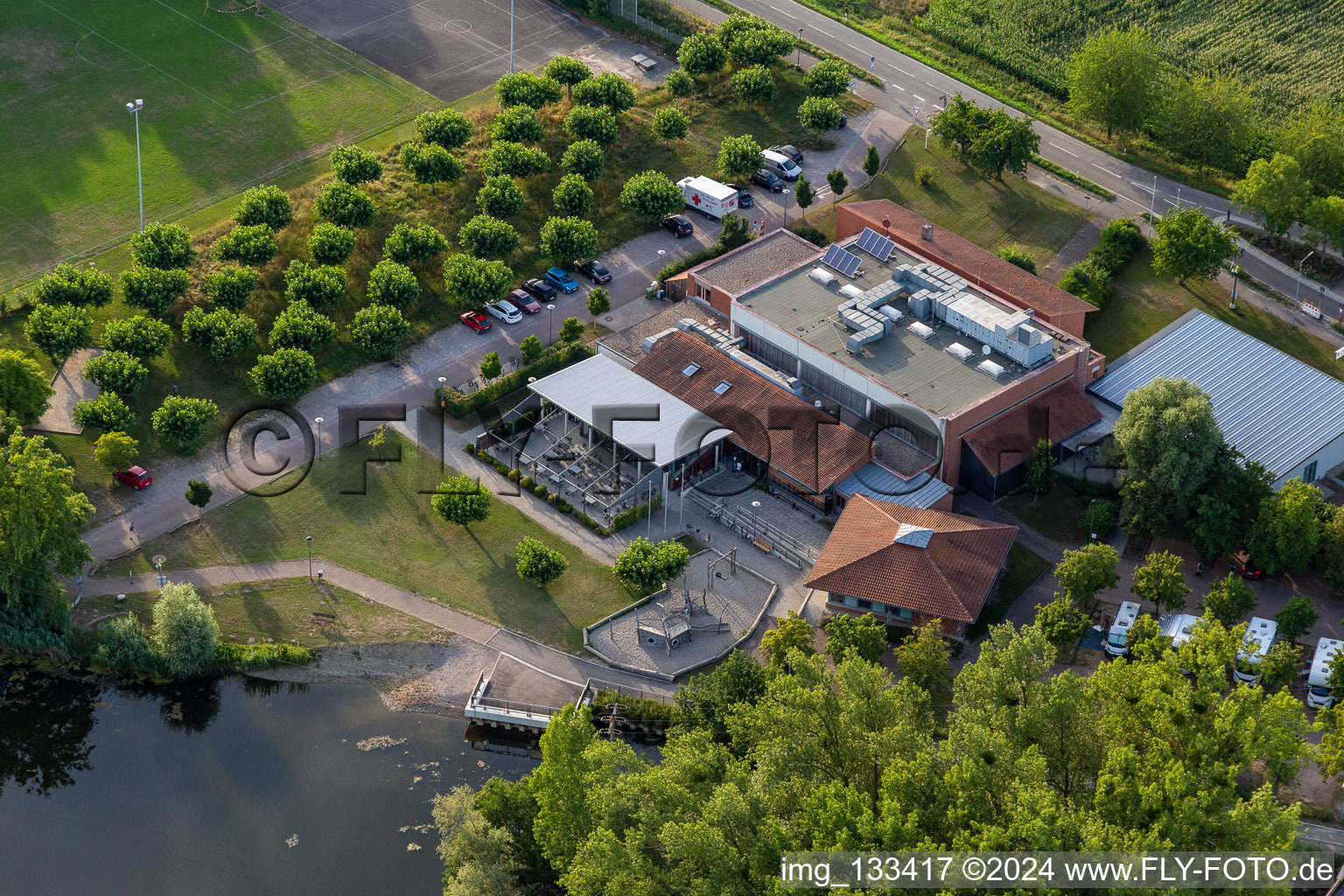 Luftbild von Müllers Restaurant in Leimersheim im Bundesland Rheinland-Pfalz, Deutschland