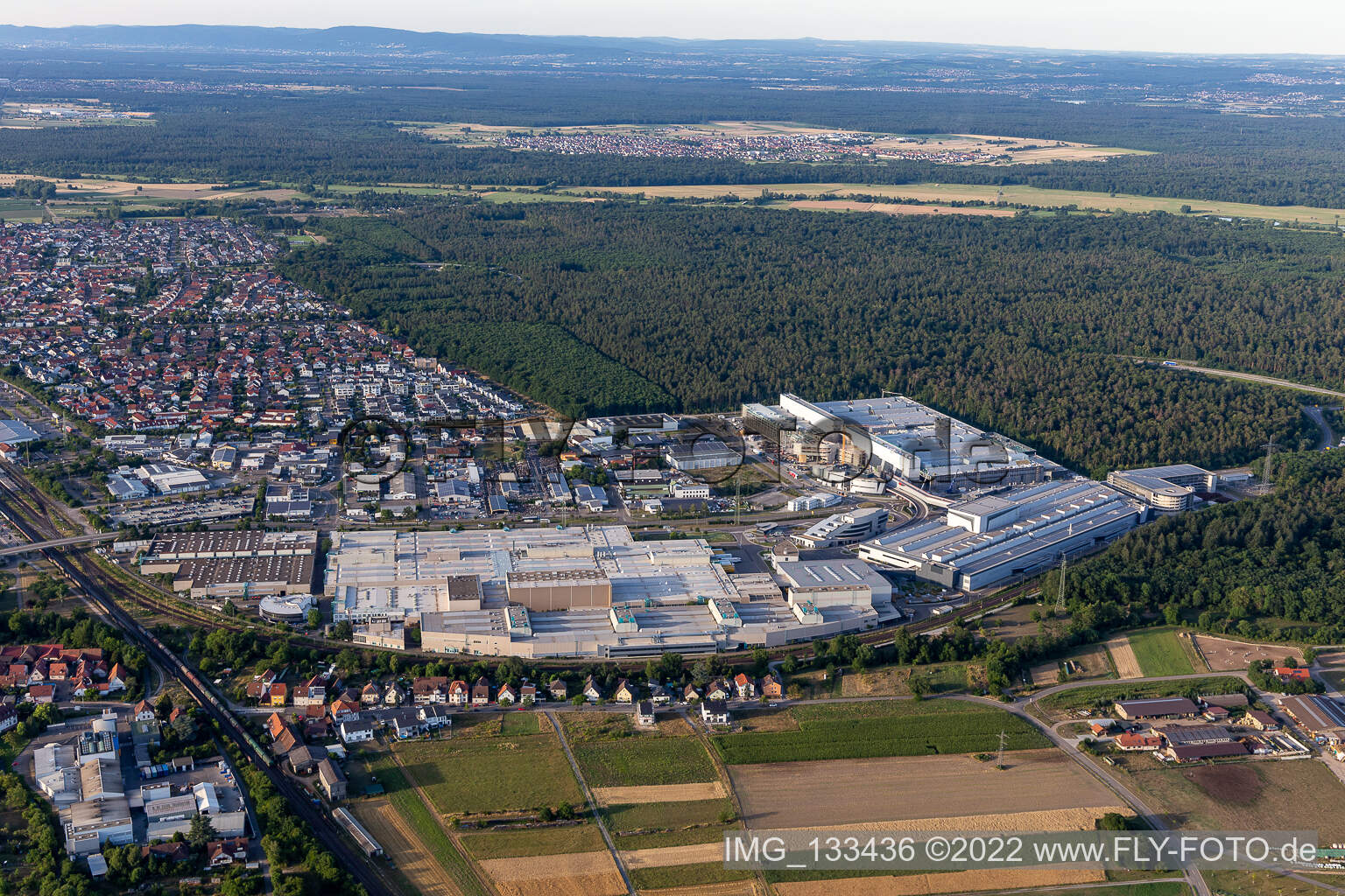 Luftbild von SEW-EURODRIVE GmbH & Co KG – Fertigungswerk und SCC Mechanik/Mechatronik im Ortsteil Graben in Graben-Neudorf im Bundesland Baden-Württemberg, Deutschland