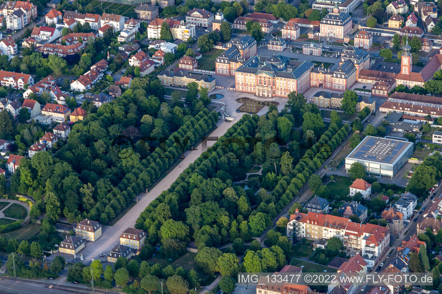 Luftbild von Schloss und Schlossgarten Bruchsal im Bundesland Baden-Württemberg, Deutschland