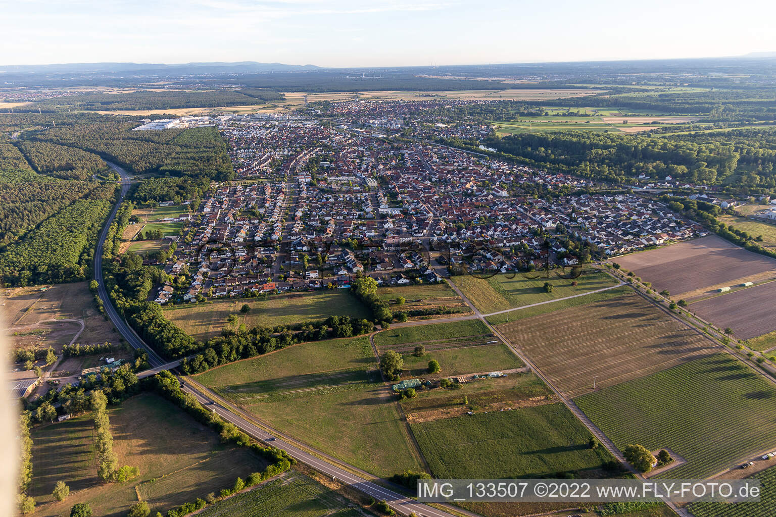 Ortsteil Neudorf in Graben-Neudorf im Bundesland Baden-Württemberg, Deutschland vom Flugzeug aus