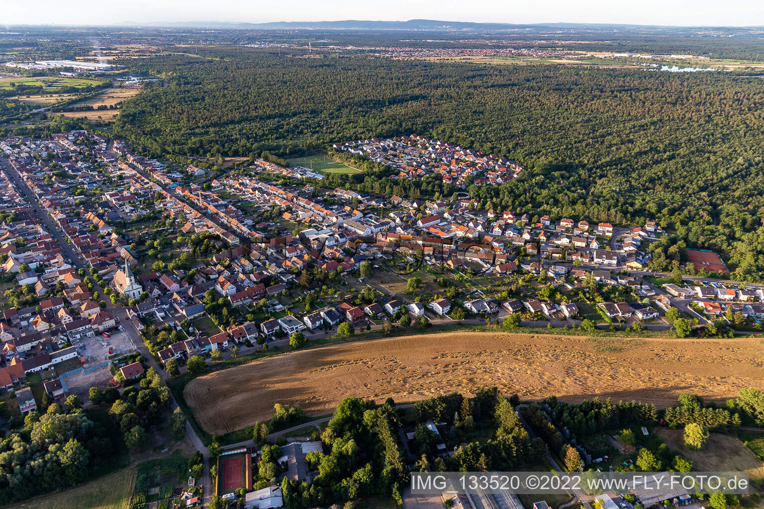 Luftbild von Ortsteil Huttenheim in Philippsburg im Bundesland Baden-Württemberg, Deutschland