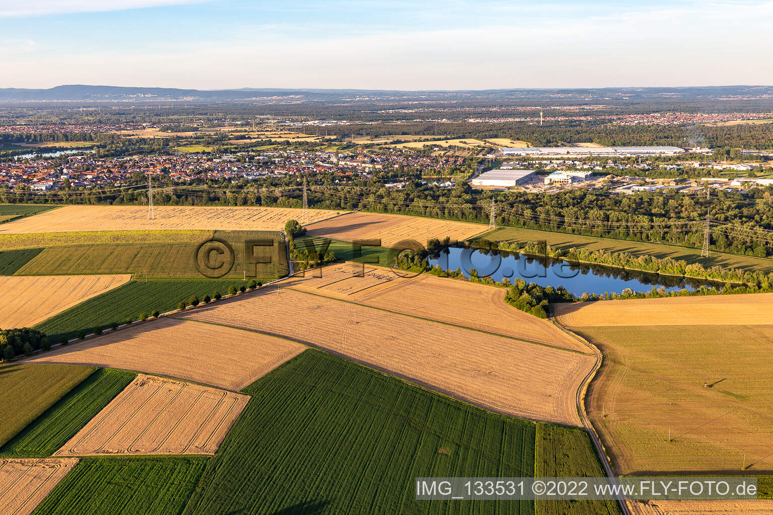 Philippsburg im Bundesland Baden-Württemberg, Deutschland aus der Drohnenperspektive