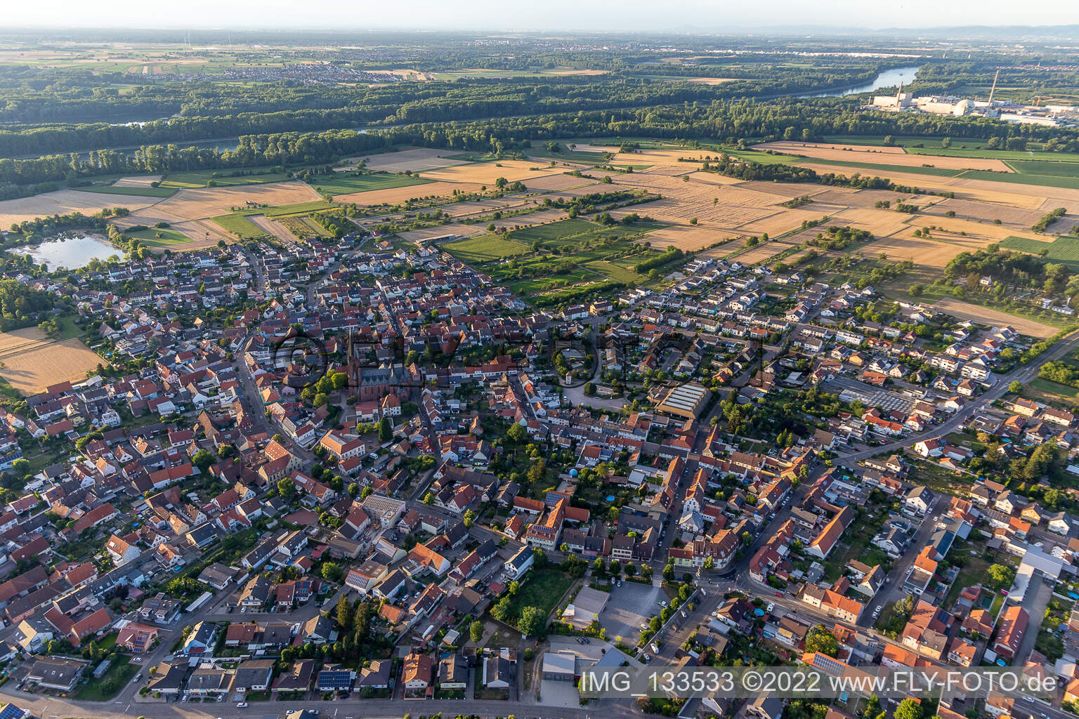 Ortsteil Rheinsheim in Philippsburg im Bundesland Baden-Württemberg, Deutschland aus der Drohnenperspektive
