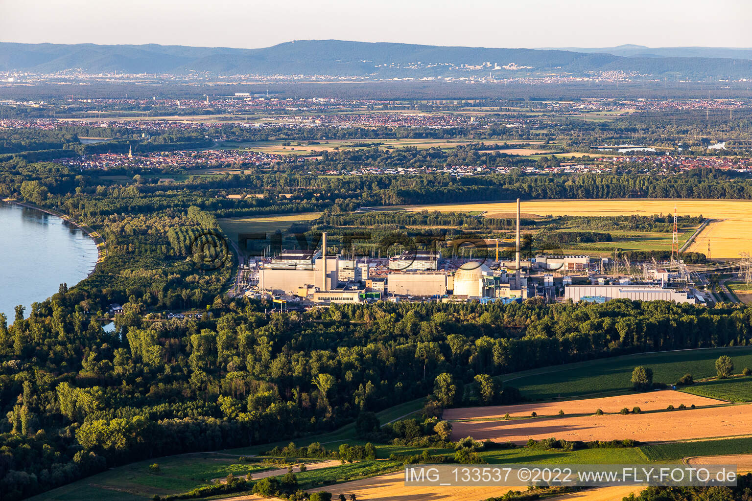 Luftbild von TransnetBW GmbH, Gleichstrom-Umspannwerk auf dem Gelände des ehemaligen  EnBW Kernkraft GmbH (EnKK), Philippsburg im Bundesland Baden-Württemberg, Deutschland