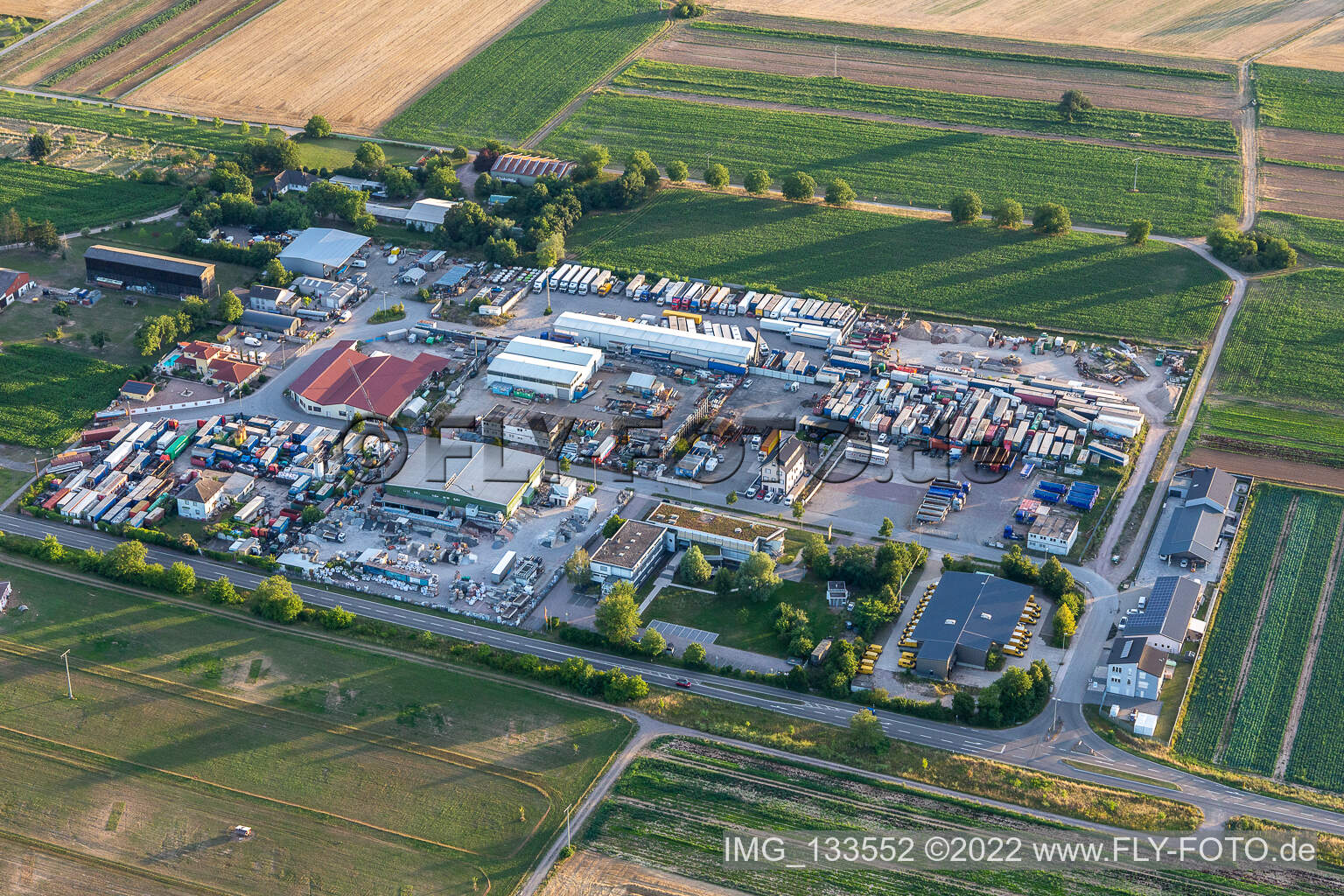 Industriegebiet Karl-Löschstr in Lingenfeld im Bundesland Rheinland-Pfalz, Deutschland