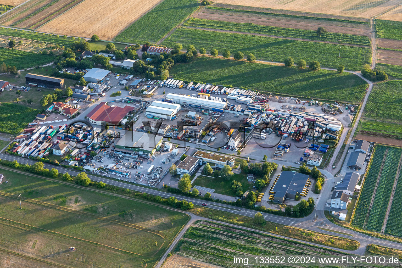 Industriegebiet Karl-Löschstr in Lingenfeld im Bundesland Rheinland-Pfalz, Deutschland