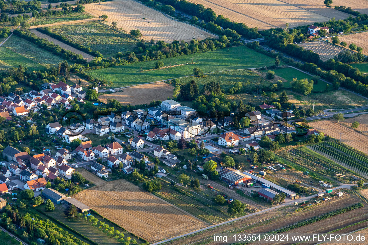 Neustadter Straße in Lingenfeld im Bundesland Rheinland-Pfalz, Deutschland