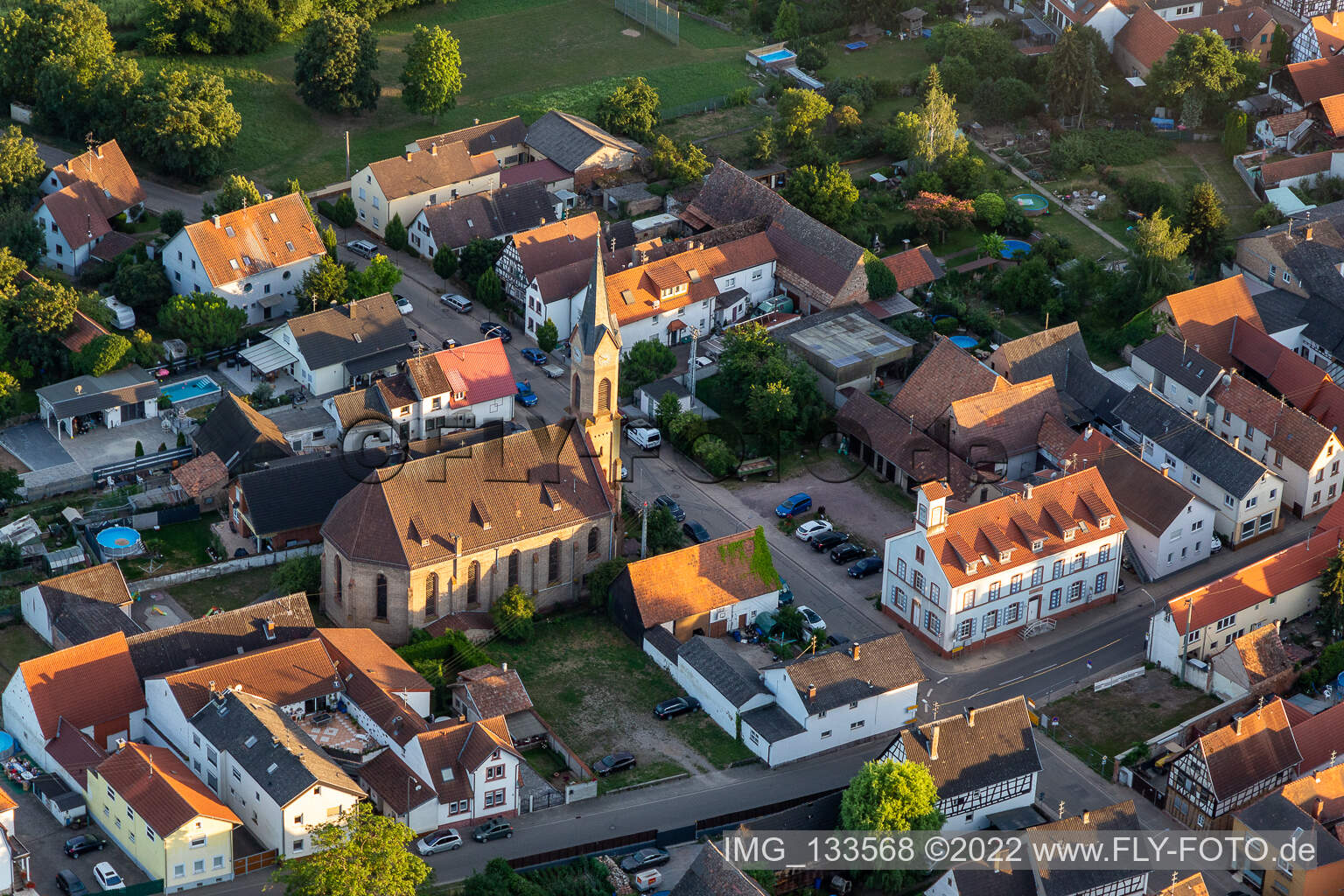 Luftbild von Christuskirche - Prot. Kirchengemeinde Lustadt im Bundesland Rheinland-Pfalz, Deutschland