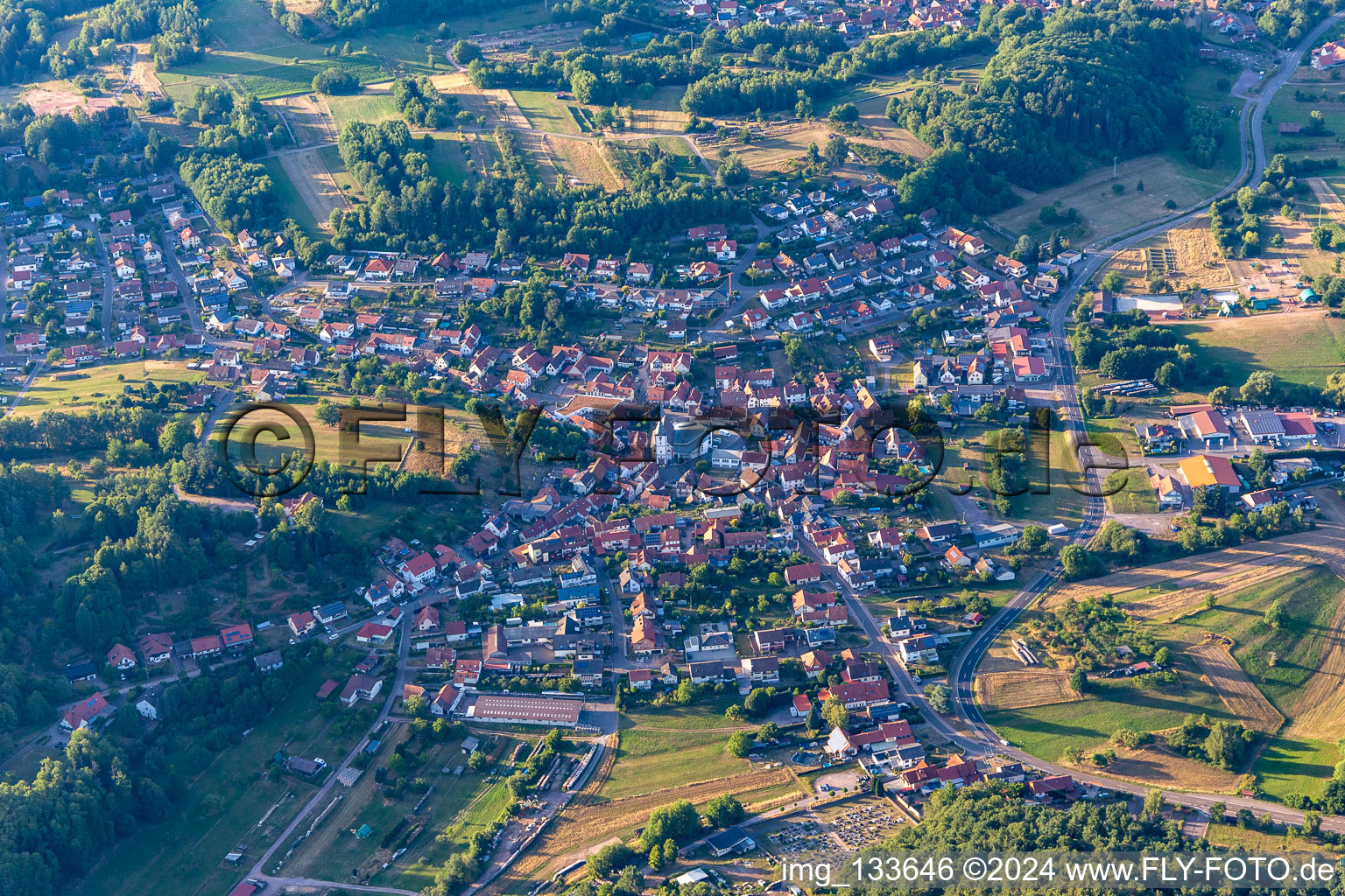 Ortsteil Gossersweiler in Gossersweiler-Stein im Bundesland Rheinland-Pfalz, Deutschland aus der Luft betrachtet