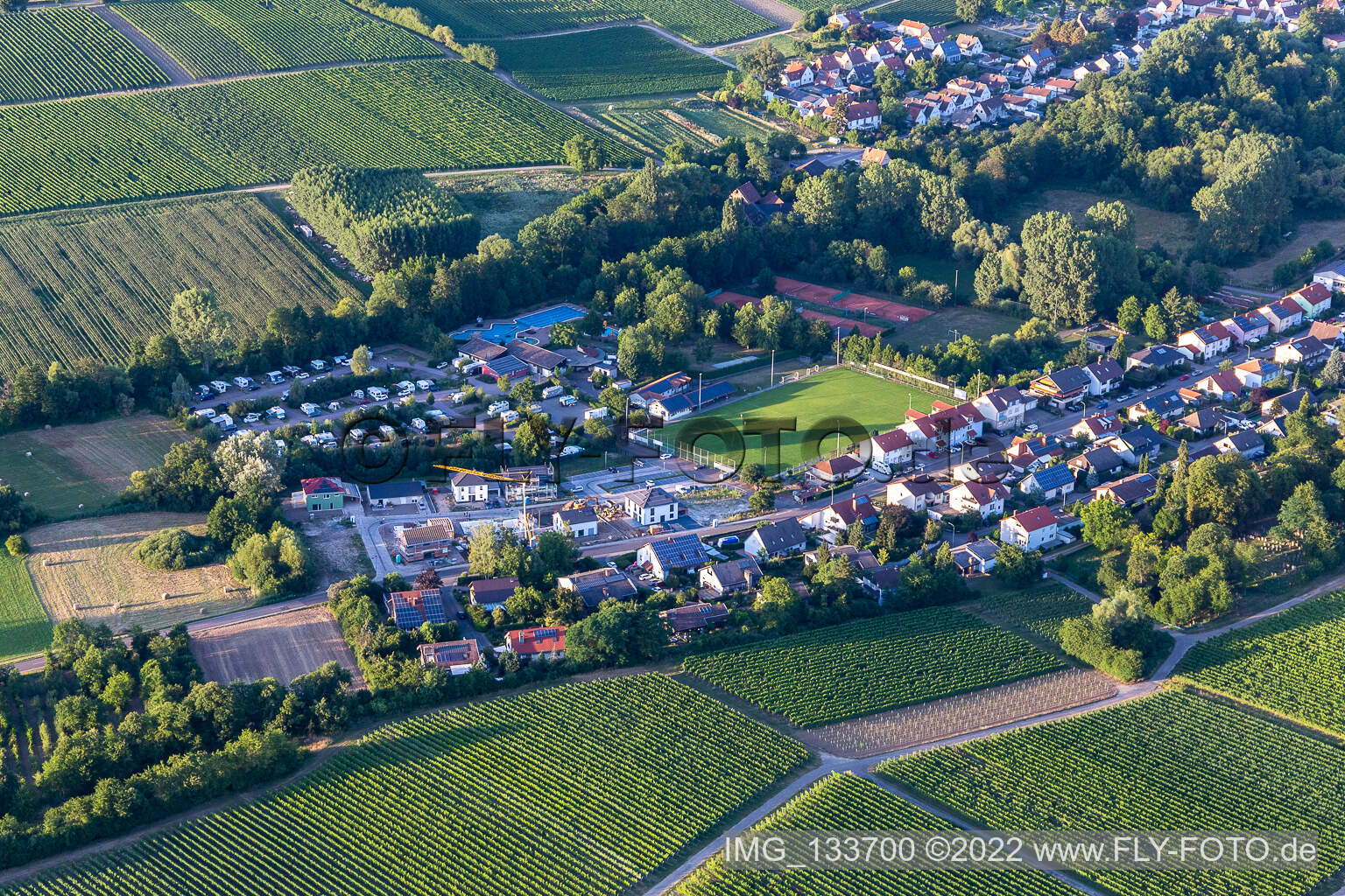 Luftaufnahme von Camping im Klingbachtal im Ortsteil Ingenheim in Billigheim-Ingenheim im Bundesland Rheinland-Pfalz, Deutschland