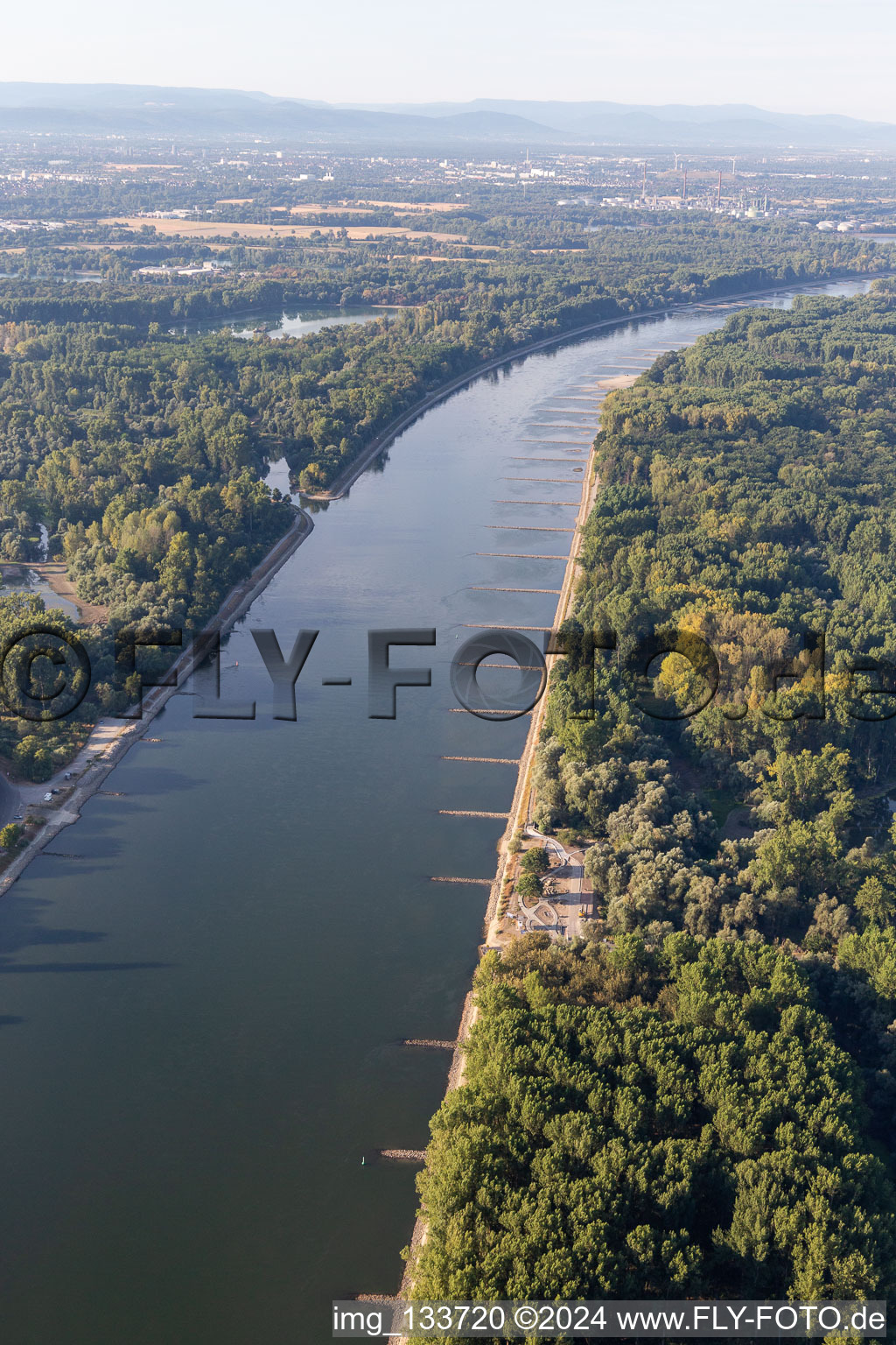Luftaufnahme von Trockengefallene Buhnen im Rhein bei Niedrigwasser in Leimersheim im Bundesland Rheinland-Pfalz, Deutschland