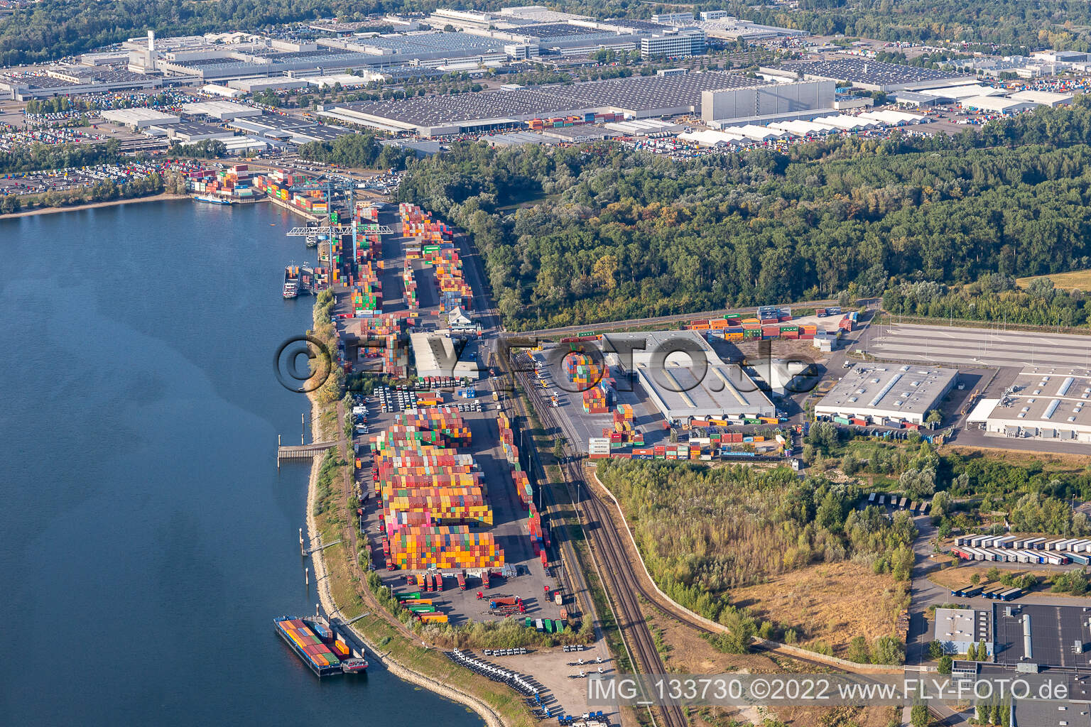 Contargo Wörth-Karlsruhe GmbH im Containerhafen in Wörth am Rhein im Bundesland Rheinland-Pfalz, Deutschland