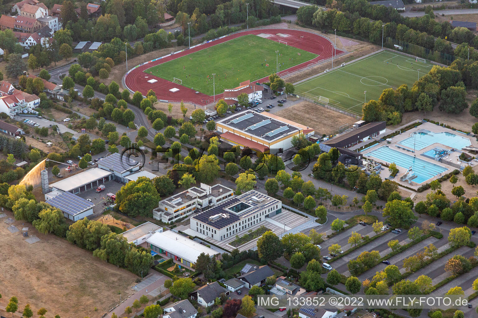 Queichtal-Stadion,  Queichtalhalle,  Queichtalbad in Offenbach an der Queich im Bundesland Rheinland-Pfalz, Deutschland