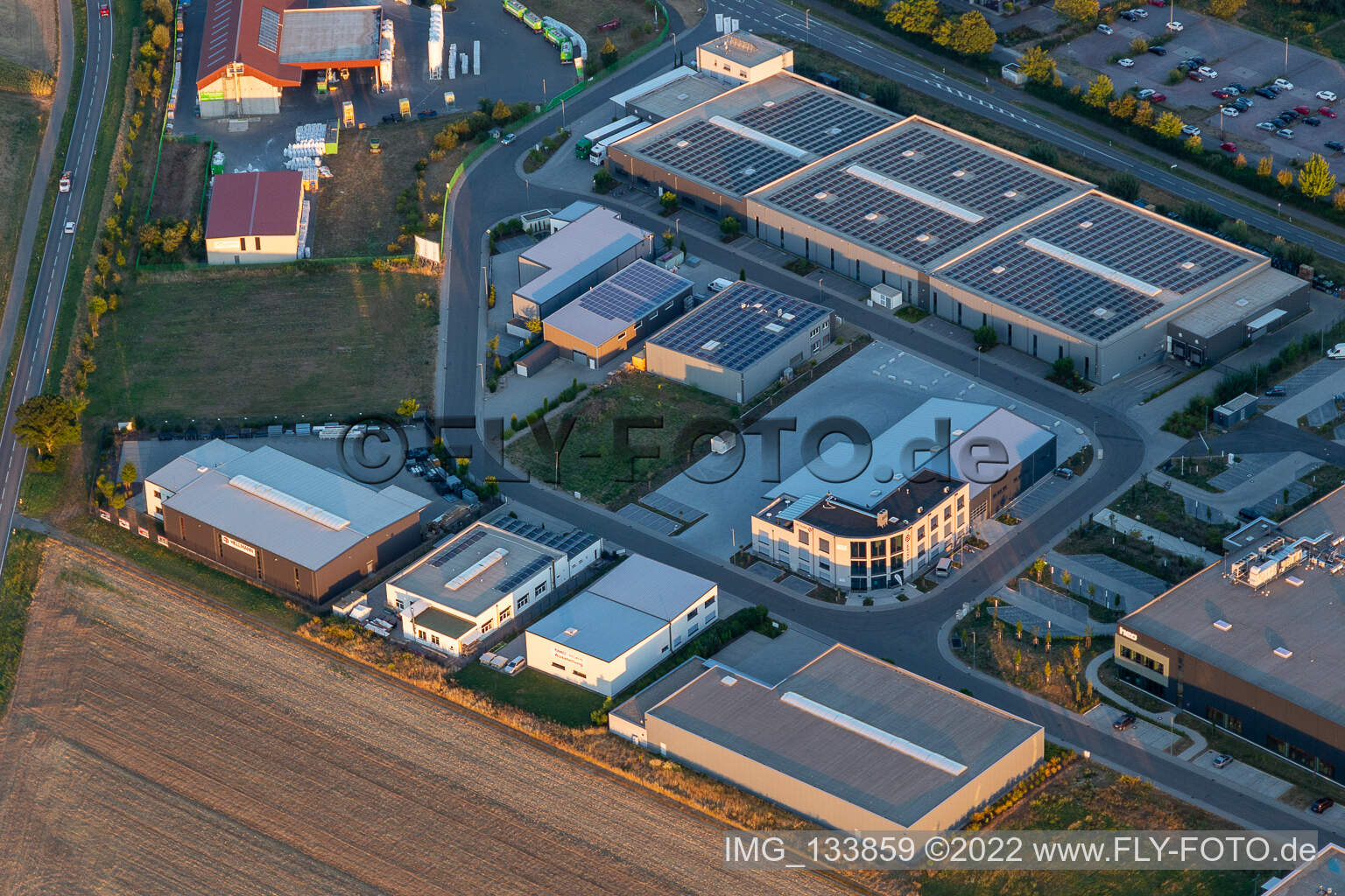Luftaufnahme von Klarsicht-verpackungen Weber GmbH im Ortsteil Herxheim in Herxheim bei Landau/Pfalz im Bundesland Rheinland-Pfalz, Deutschland