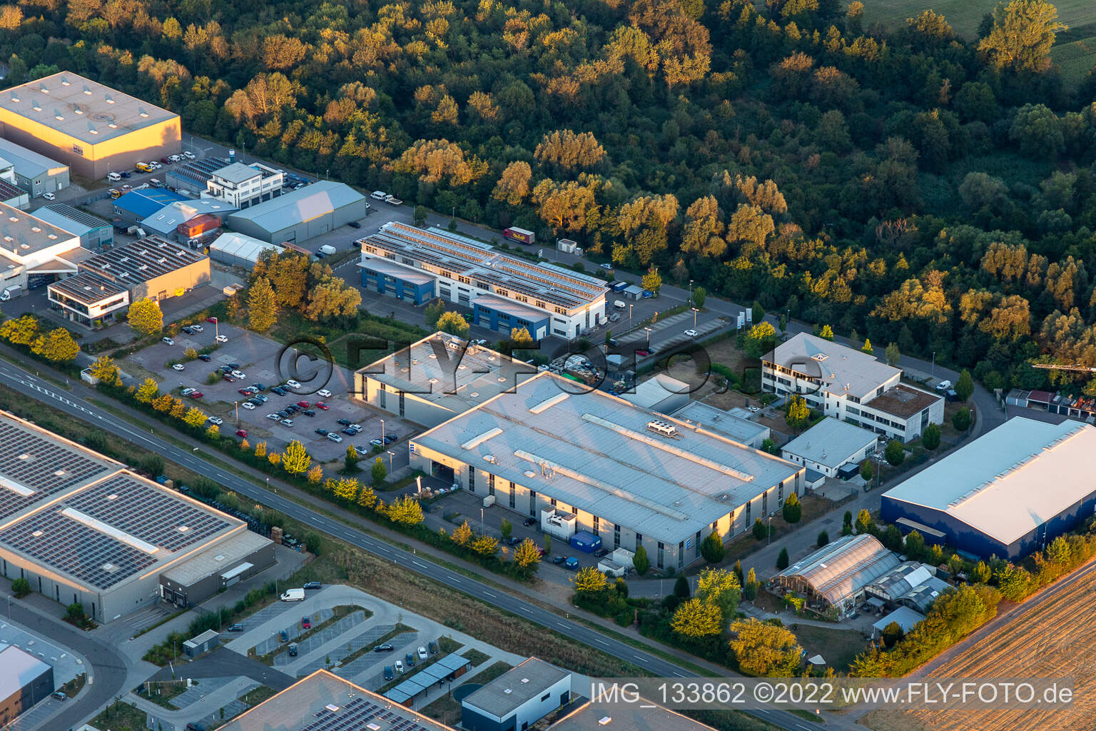 Luftbild von Eberspächer catem GmbH & Co. KG im Ortsteil Herxheim in Herxheim bei Landau/Pfalz im Bundesland Rheinland-Pfalz, Deutschland