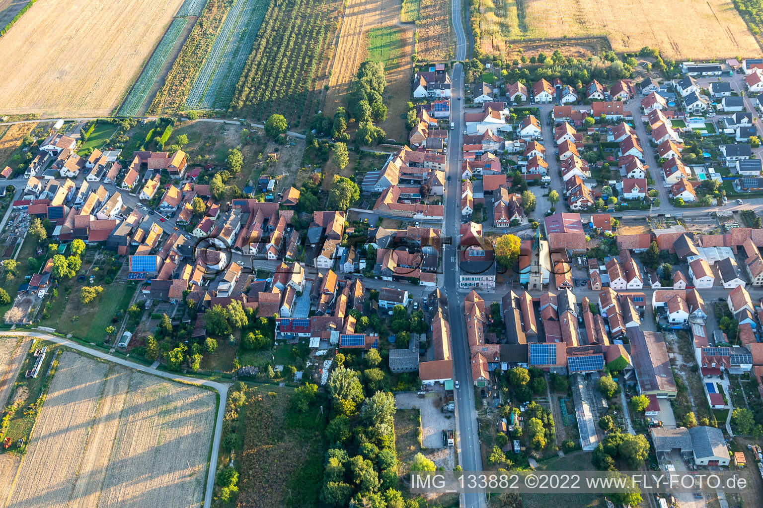 Drohnenaufname von Erlenbach bei Kandel im Bundesland Rheinland-Pfalz, Deutschland