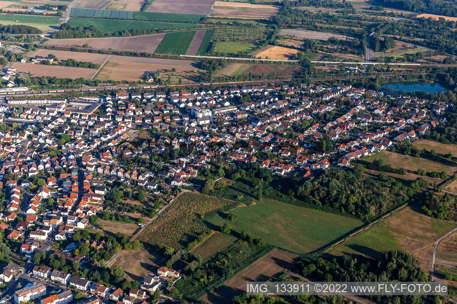 Schrägluftbild von Schifferstadt im Bundesland Rheinland-Pfalz, Deutschland