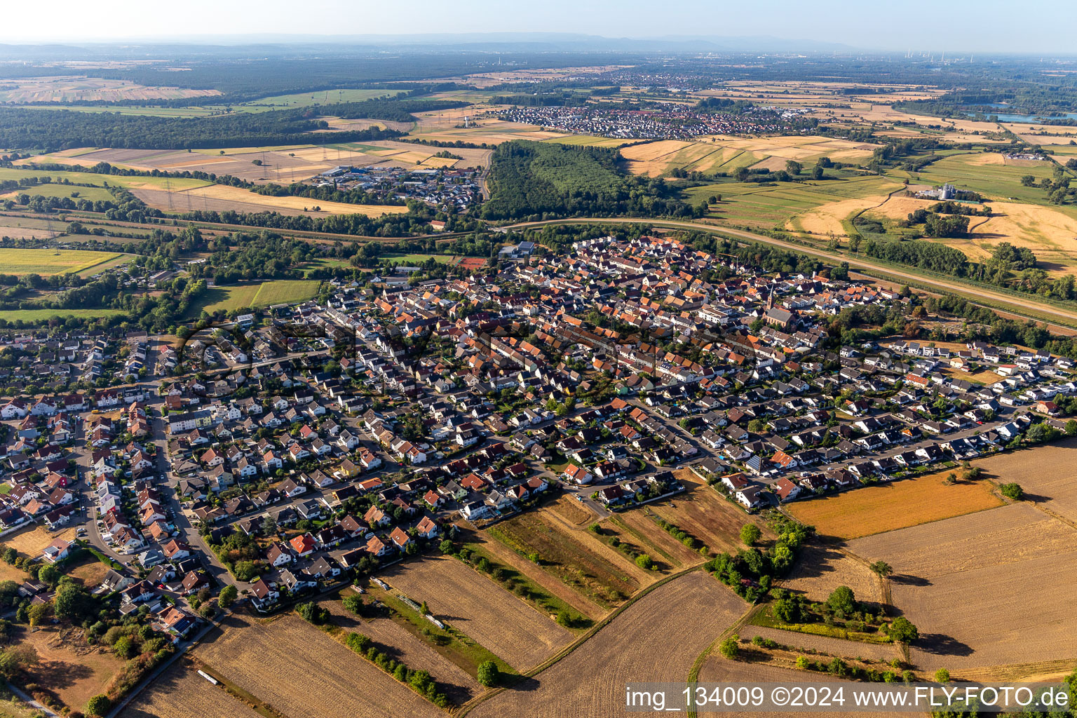 Drohnenbild von Dettenheim im Bundesland Baden-Württemberg, Deutschland