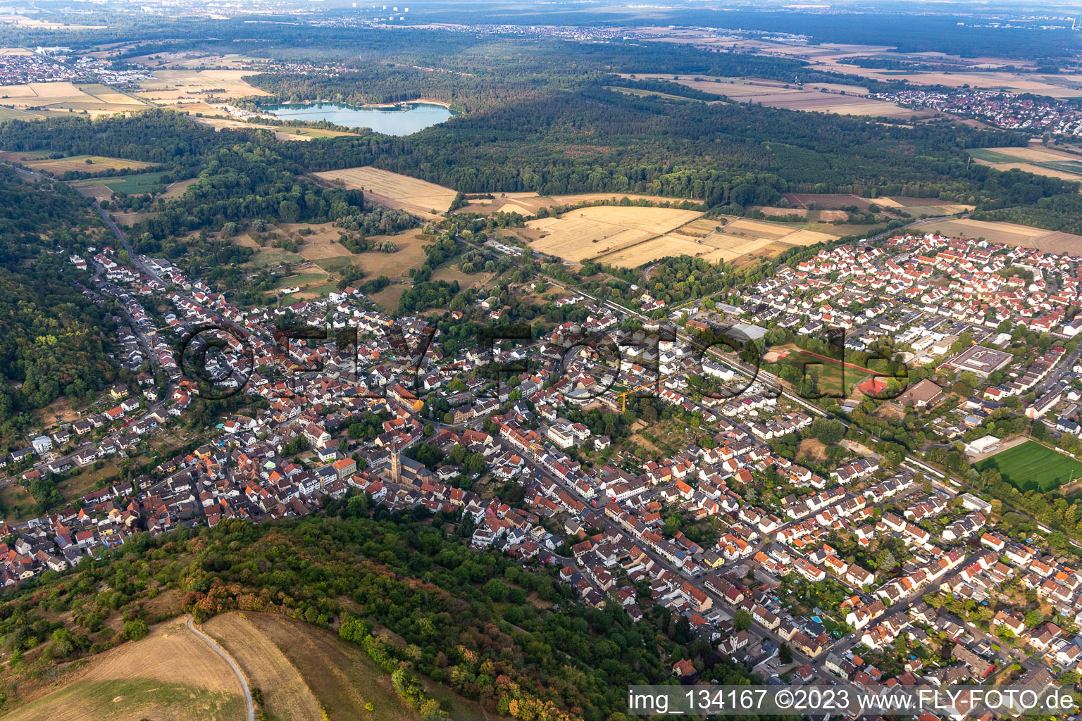 Luftaufnahme von Ortsteil Untergrombach in Bruchsal im Bundesland Baden-Württemberg, Deutschland