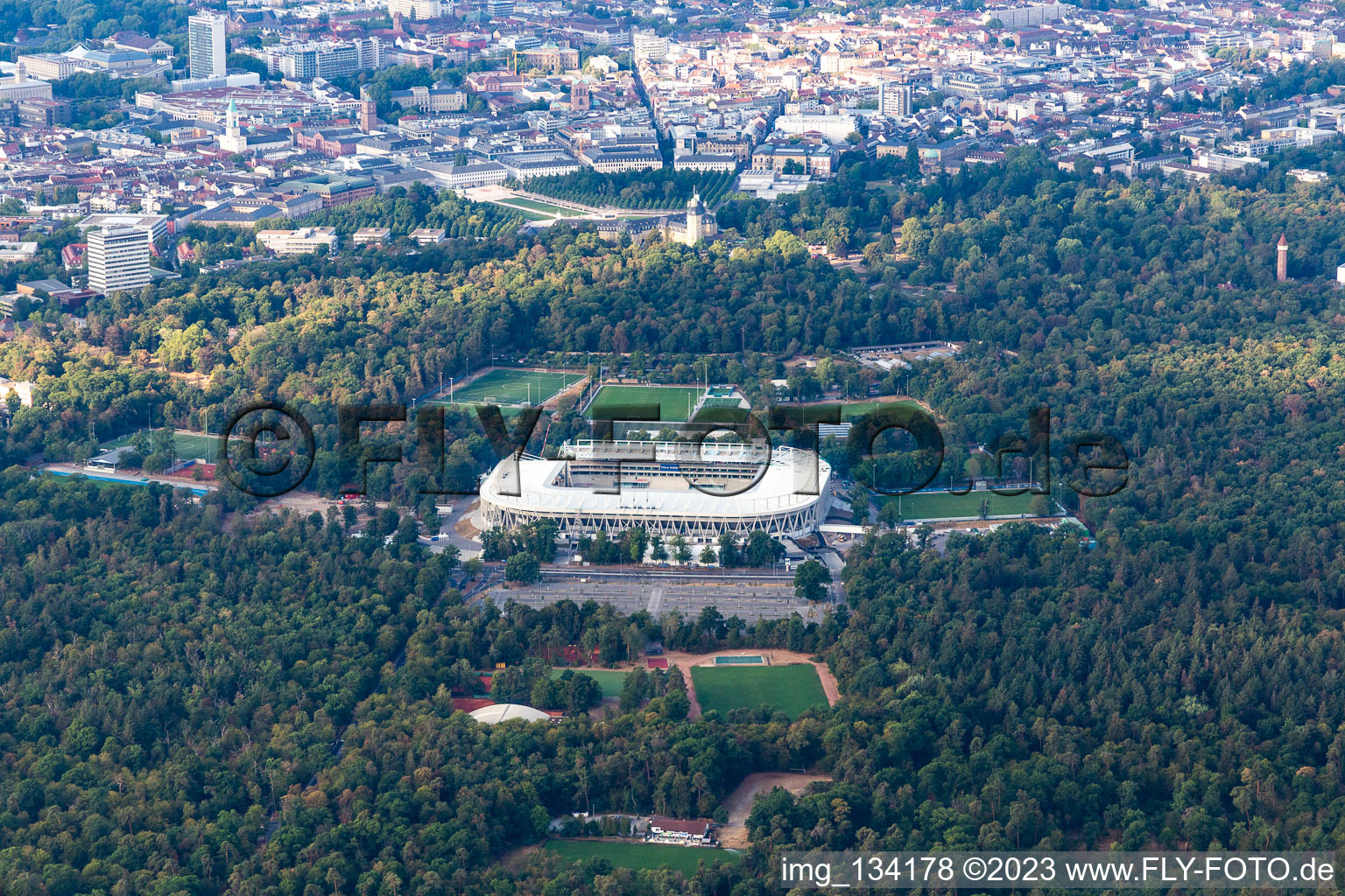 Neubaustelle des Wildparkstadion des Karlsruher Sport-Club GmbH & Co. KGaA im Ortsteil Innenstadt-Ost im Bundesland Baden-Württemberg, Deutschland