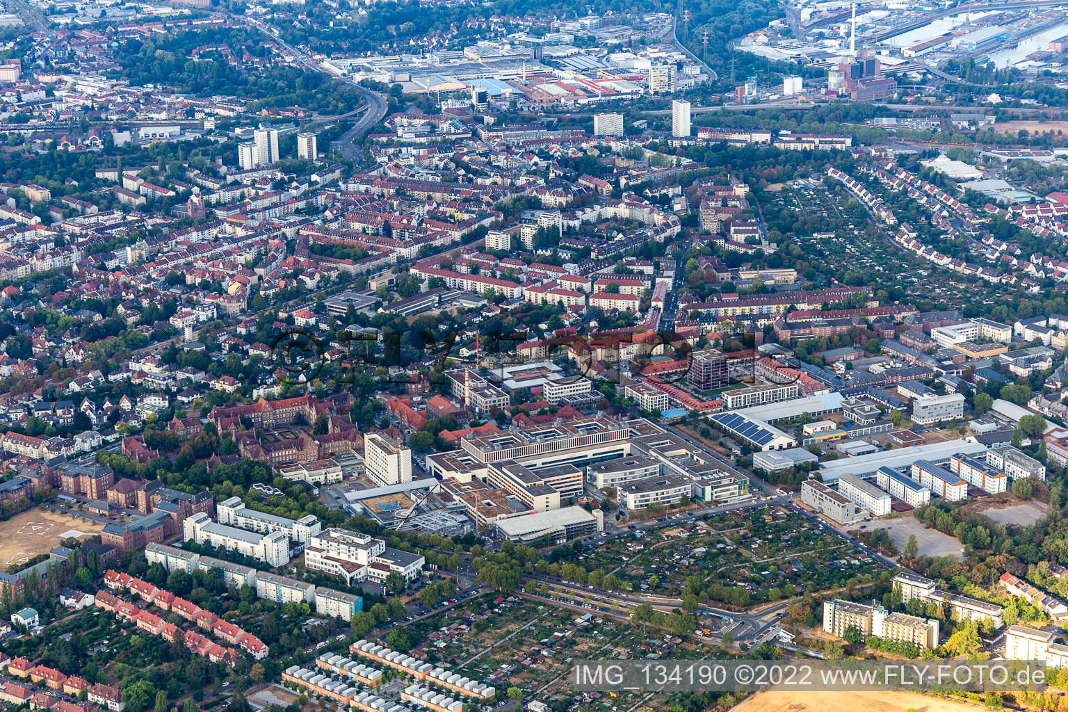 Luftbild von Städtisches Klinikum Karlsruhe im Ortsteil Nordweststadt im Bundesland Baden-Württemberg, Deutschland