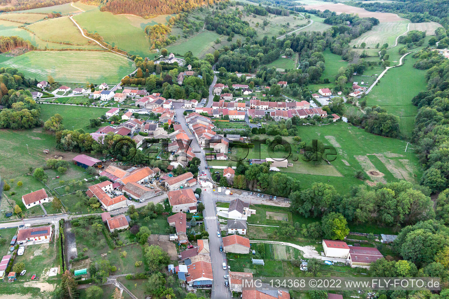 Schrägluftbild von Noncourt-sur-le-Rongeant im Bundesland Haute-Marne, Frankreich