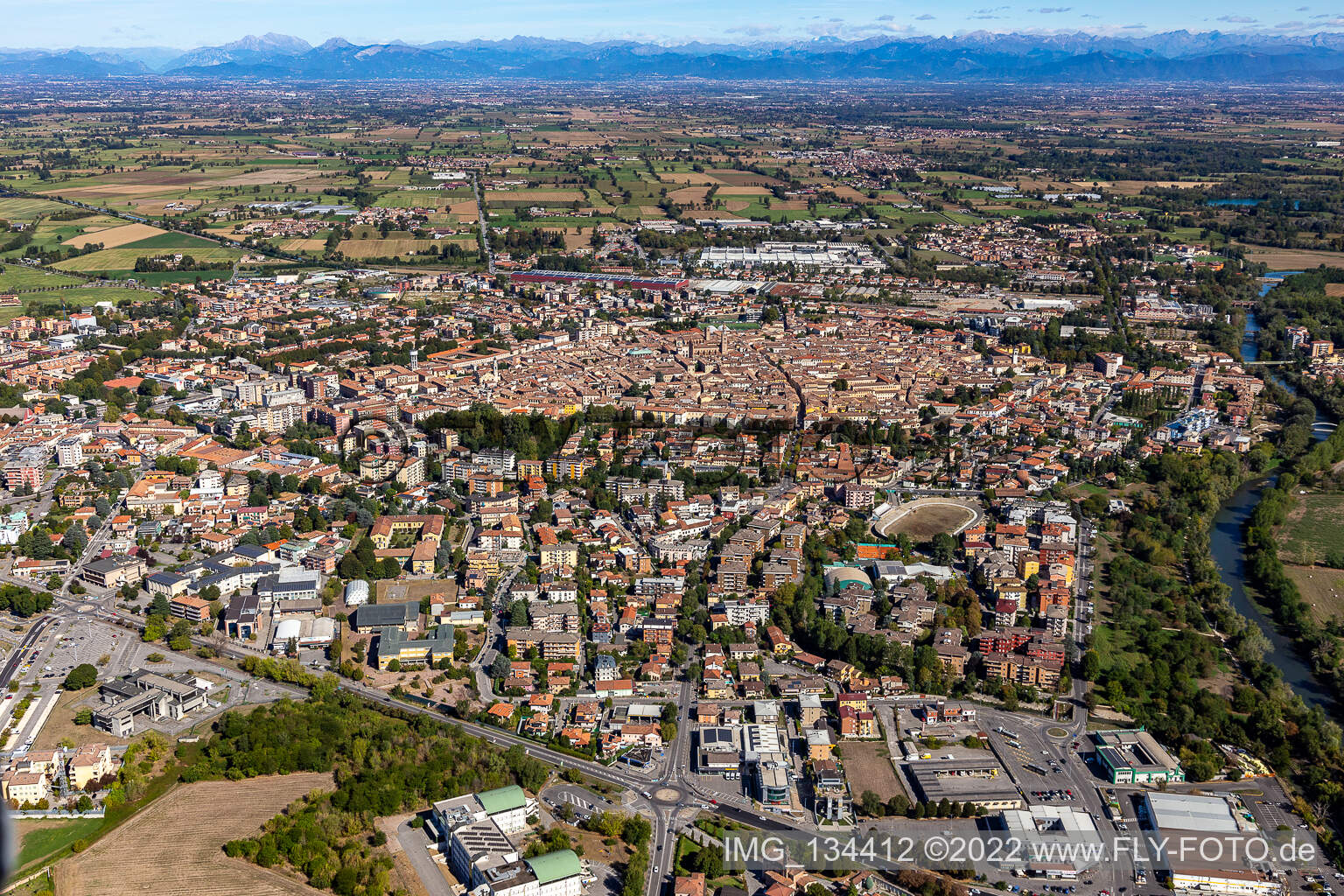 Schrägluftbild von Crema im Bundesland Cremona, Italien