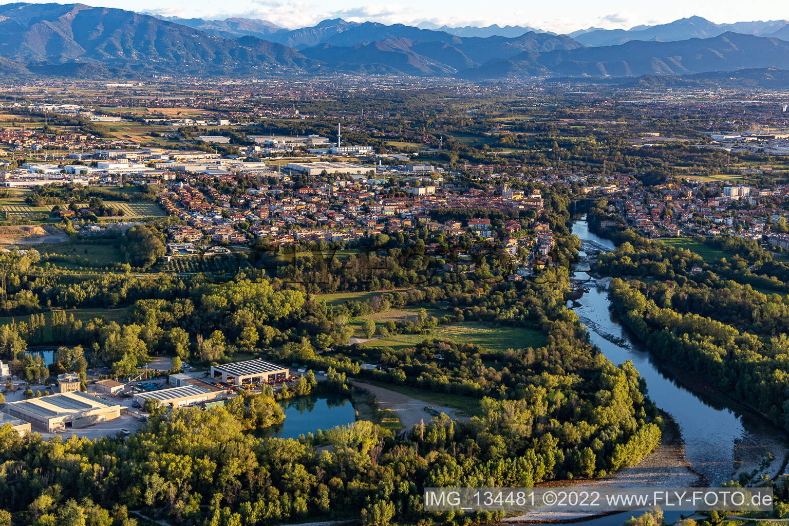 Luftbild von Brembate im Bundesland Bergamo, Italien