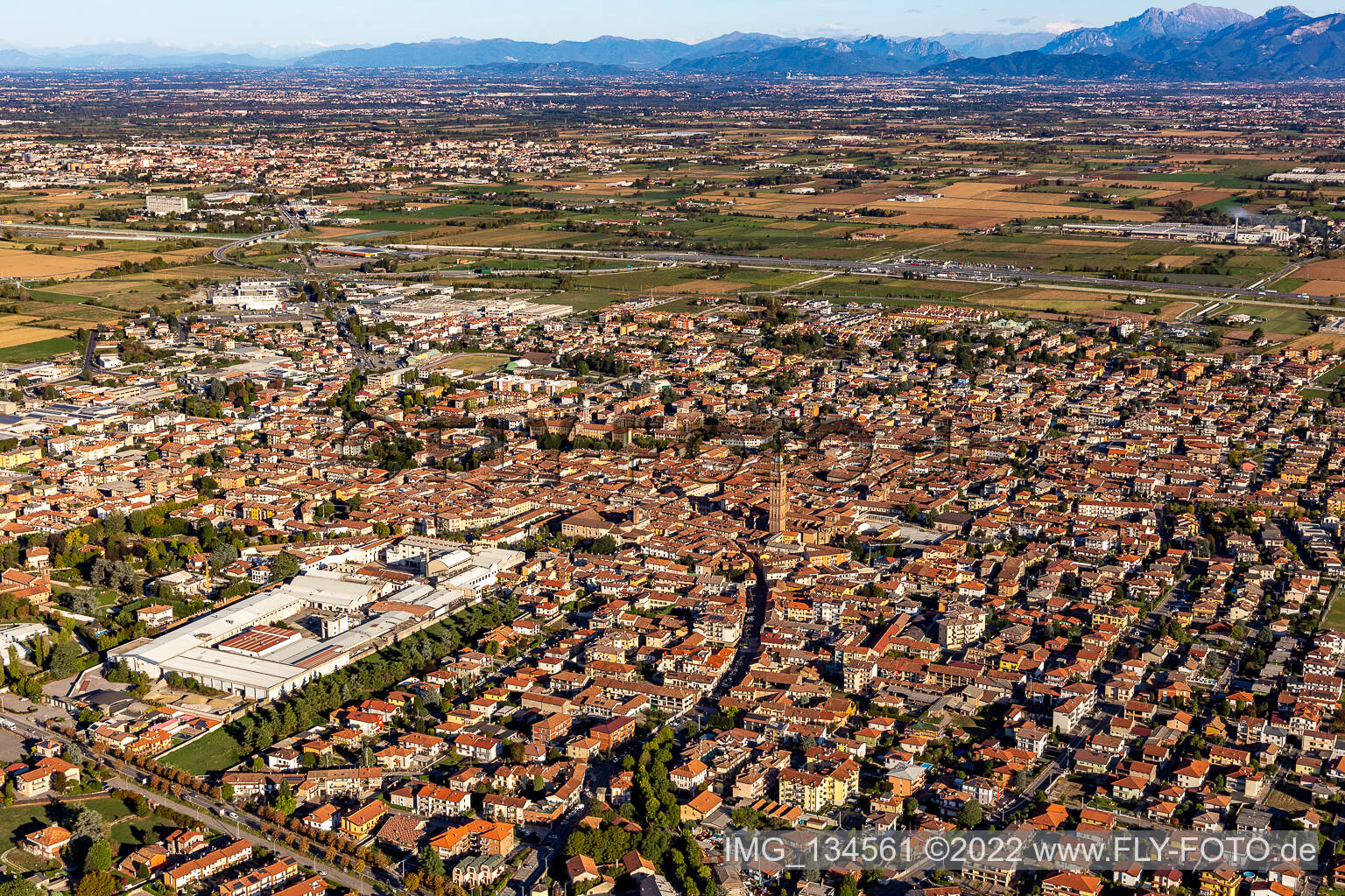 Luftaufnahme von Caravaggio im Bundesland Bergamo, Italien