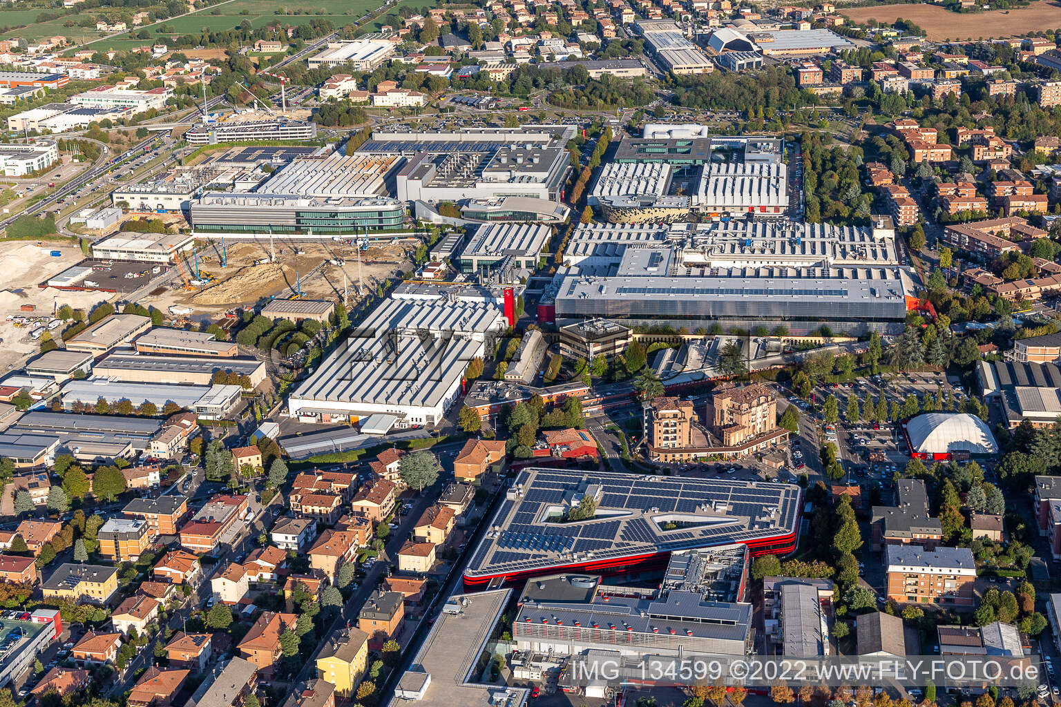 Luftaufnahme von Ferrari S.P.A. Werk in Maranello im Bundesland Modena, Italien