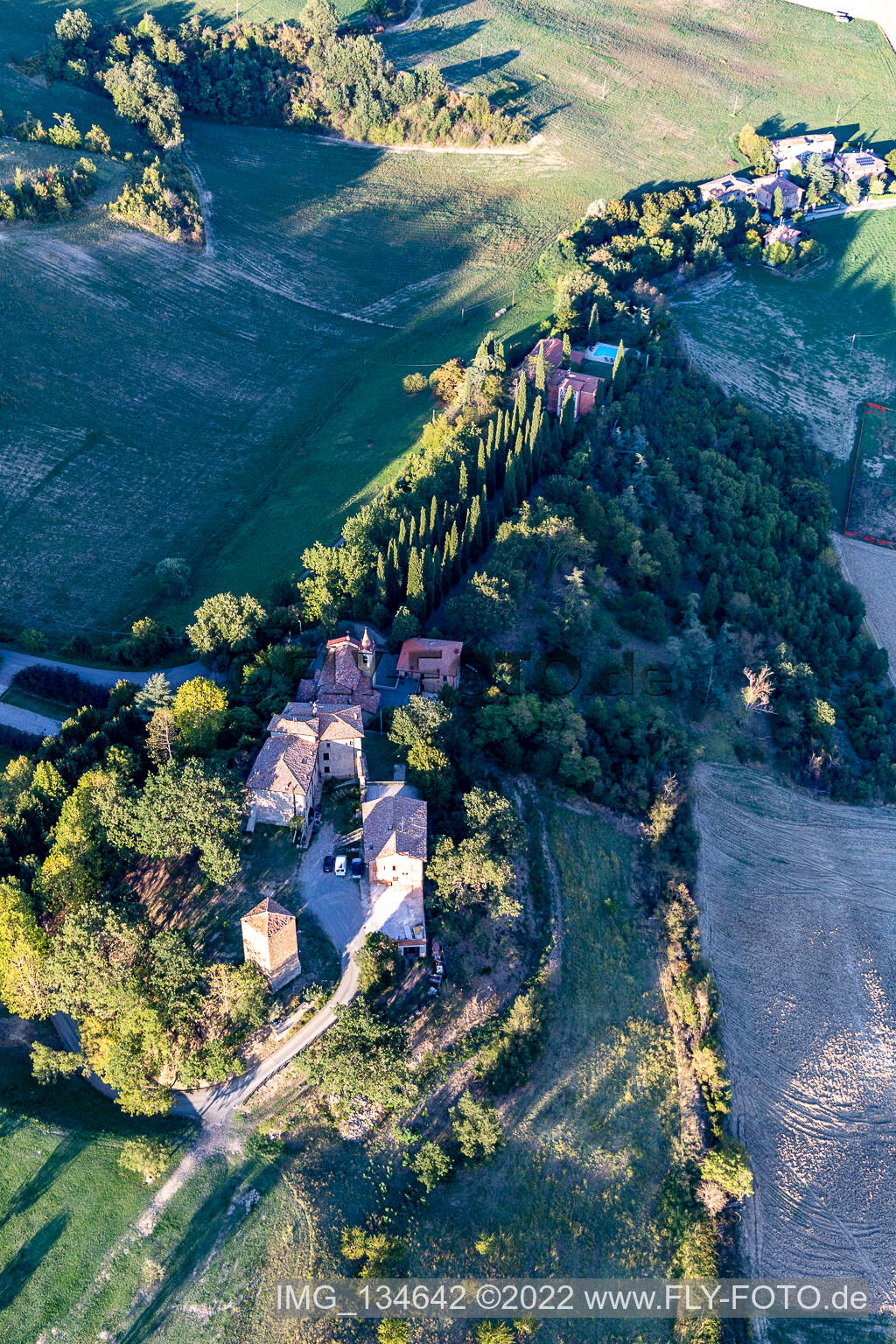 Luftbild von Castello di Nirano in Fiorano Modenese im Bundesland Modena, Italien