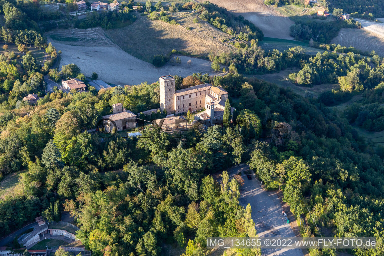 Schloss Montegibbio Castello di Montegibbio in Sassuolo im Bundesland Modena, Italien von oben gesehen