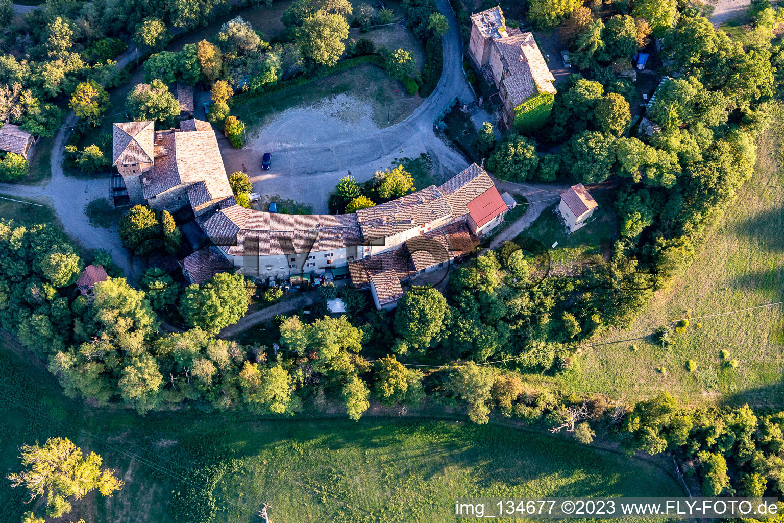 Luftbild von Castello di Casalgrande im Bundesland Reggio Emilia, Italien