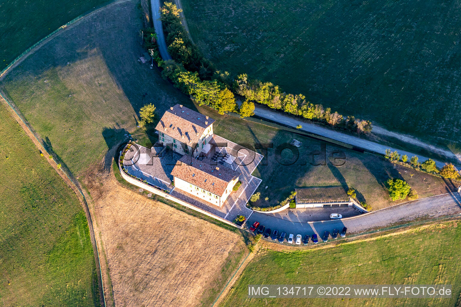 Luftaufnahme von Comunità Sacerdotale Familiaris Consortio in Albinea im Bundesland Reggio Emilia, Italien