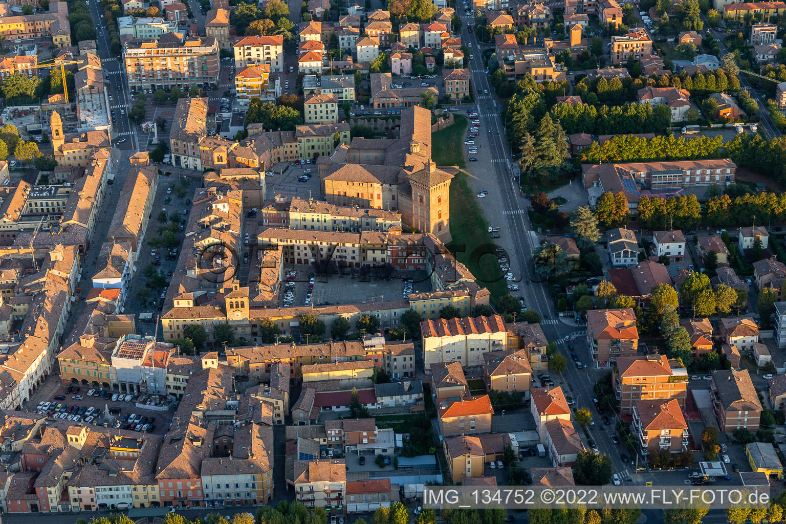 Luftbild von Rocca del Boiardo in Scandiano im Bundesland Reggio Emilia, Italien