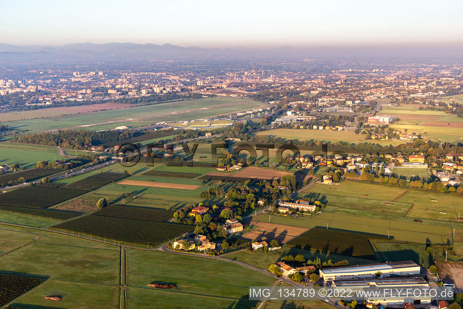 Luftaufnahme von Flugplatz Reggio Emilia Aeroporto di Reggio Emilia - LIDE in Reggio nell’Emilia, Italien