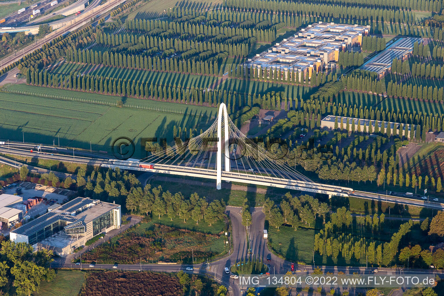 Brücke  Vela di Calatrava NORD über die Schnellbahntrasse und Autostrada del Sole in Reggio nell’Emilia im Bundesland Reggio Emilia, Italien