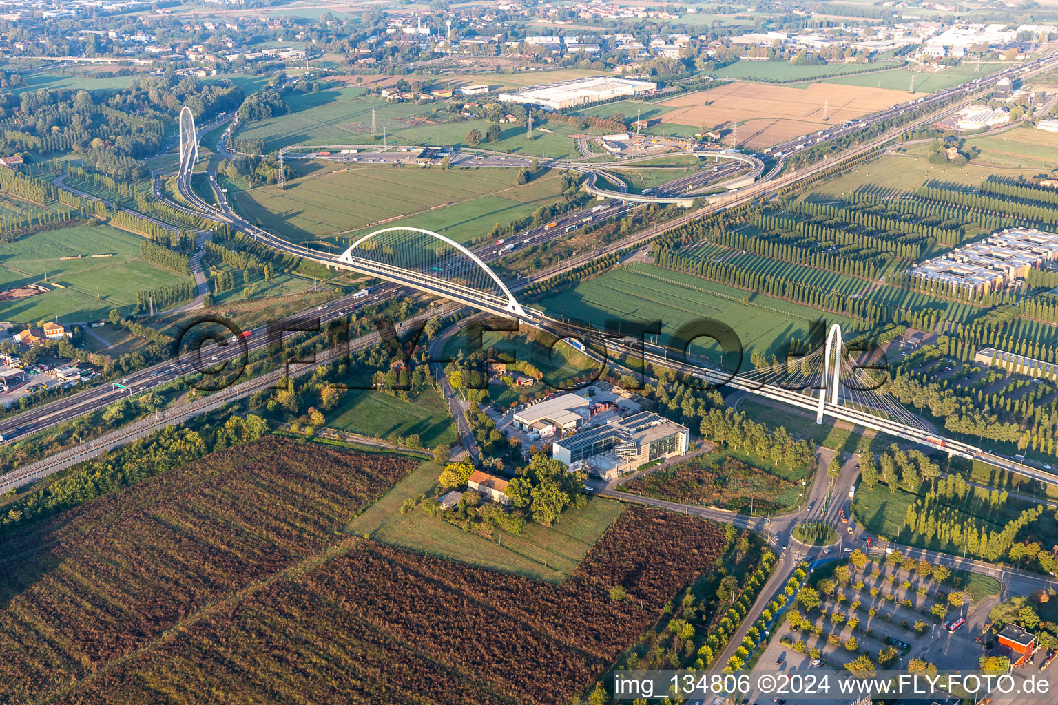 Brücken  Ponte Di Calatrava,  Vela di Calatrava NORD und SÜD über die Schnellbahntrasse und Autostrada del Sole in Reggio nell’Emilia im Bundesland Reggio Emilia, Italien