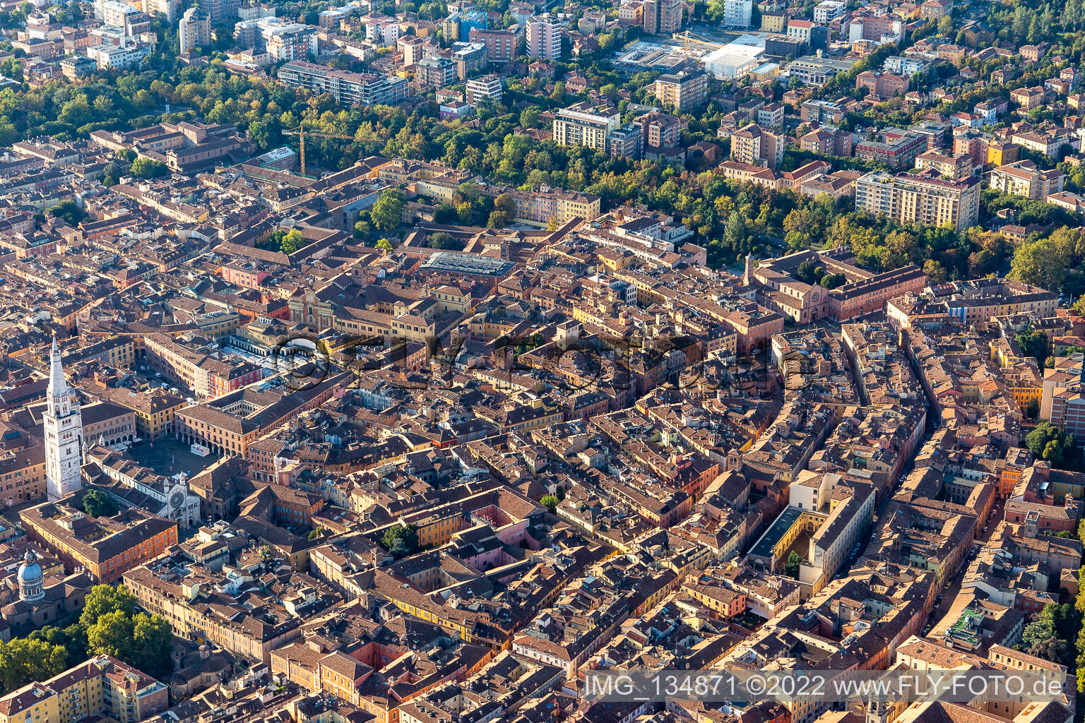 Luftbild von Historische Altstadt in Modena, Italien