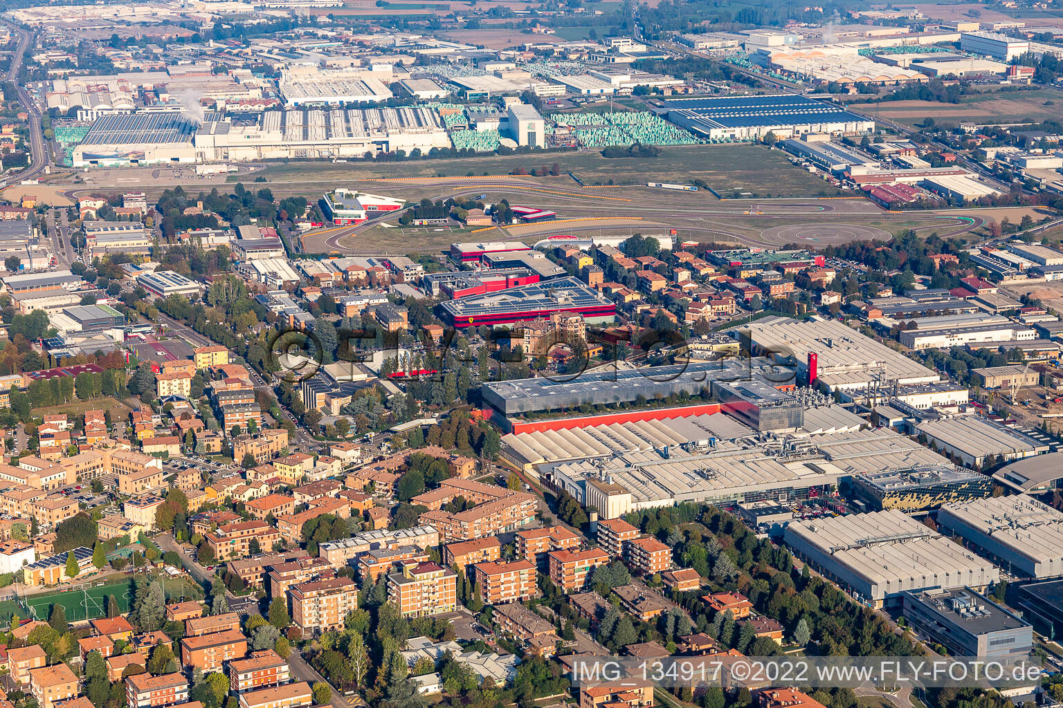 Luftbild von Ferrari S.P.A in Maranello im Bundesland Modena, Italien
