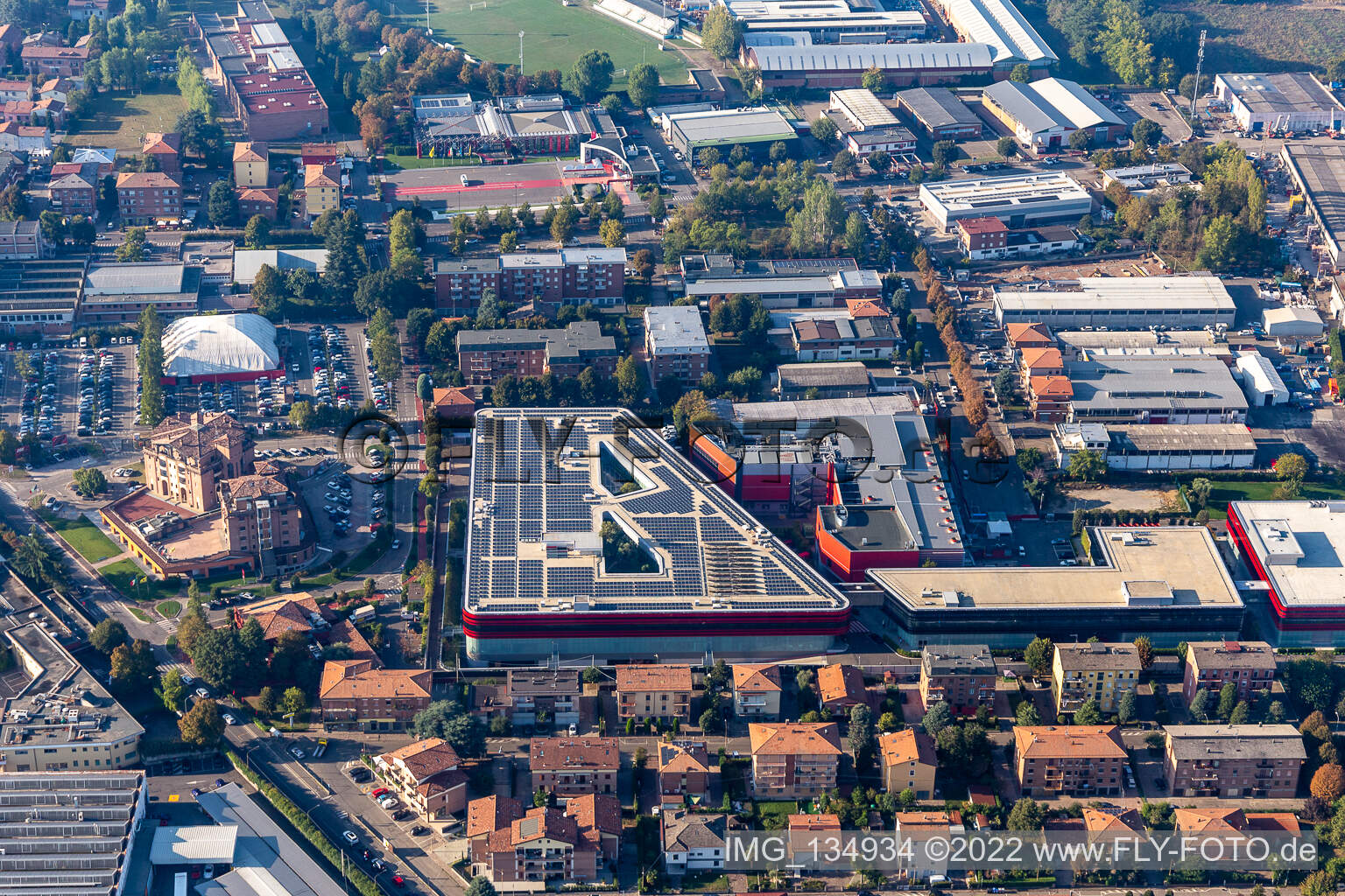 Luftaufnahme von Ferrari S.P.A in Maranello im Bundesland Modena, Italien