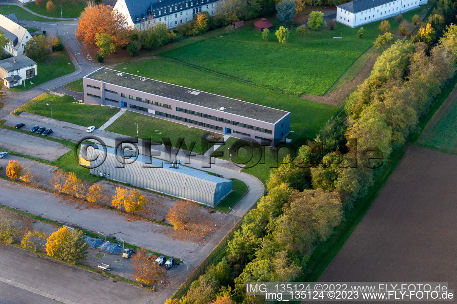 Luftbild von Elektronikzentrum der Bundeswehr in der Mackensen-Kaserne in Bad Bergzabern im Bundesland Rheinland-Pfalz, Deutschland